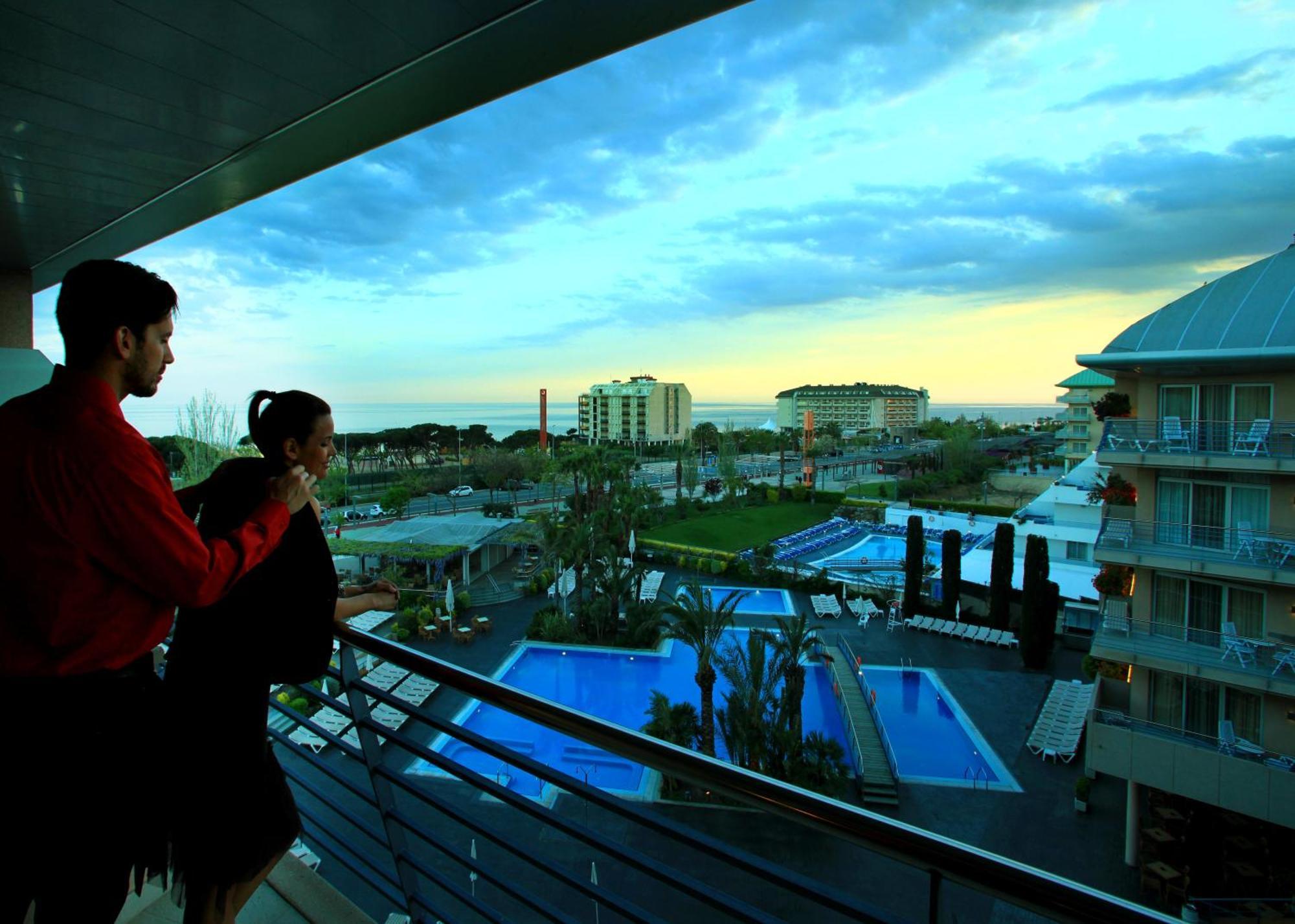 Design Premium Double Room Pool View
