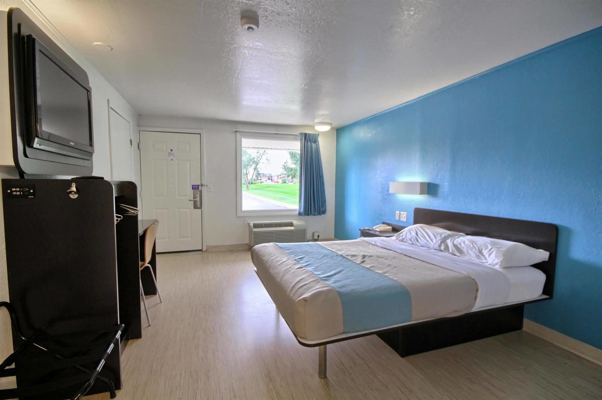 King Room Roll Shower Disability Access