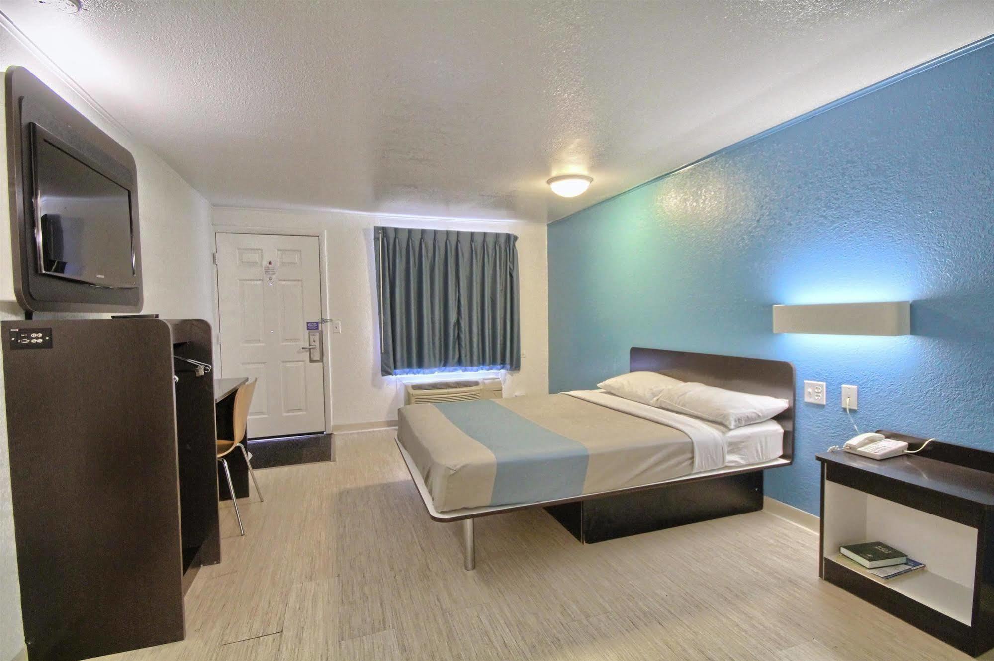 King Room Roll Shower Disability Access