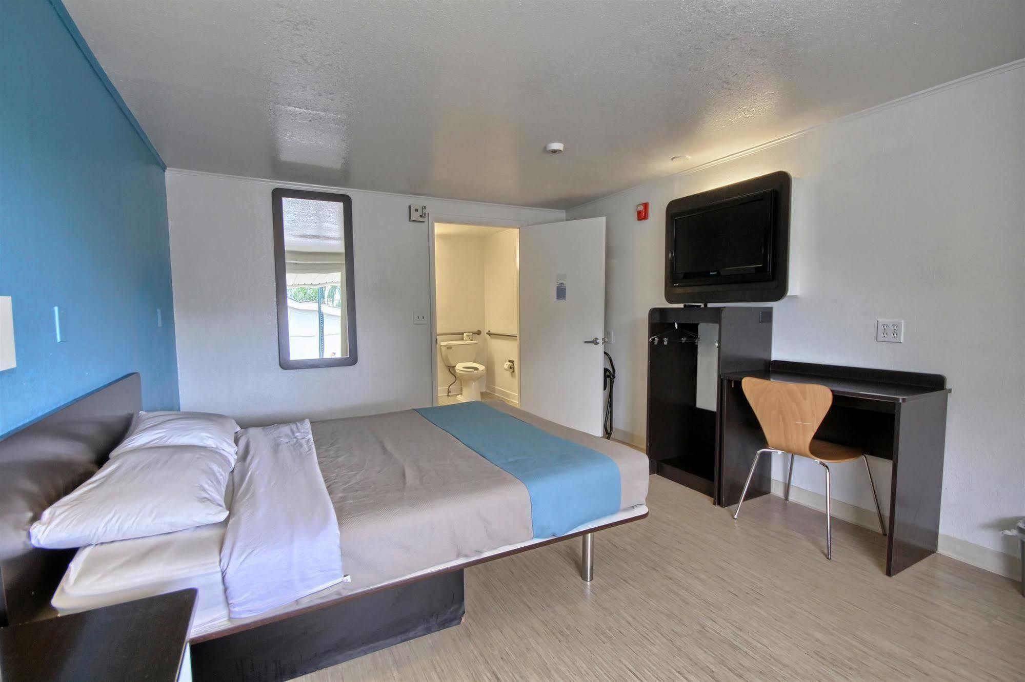 King Room Roll Shower Disability Access