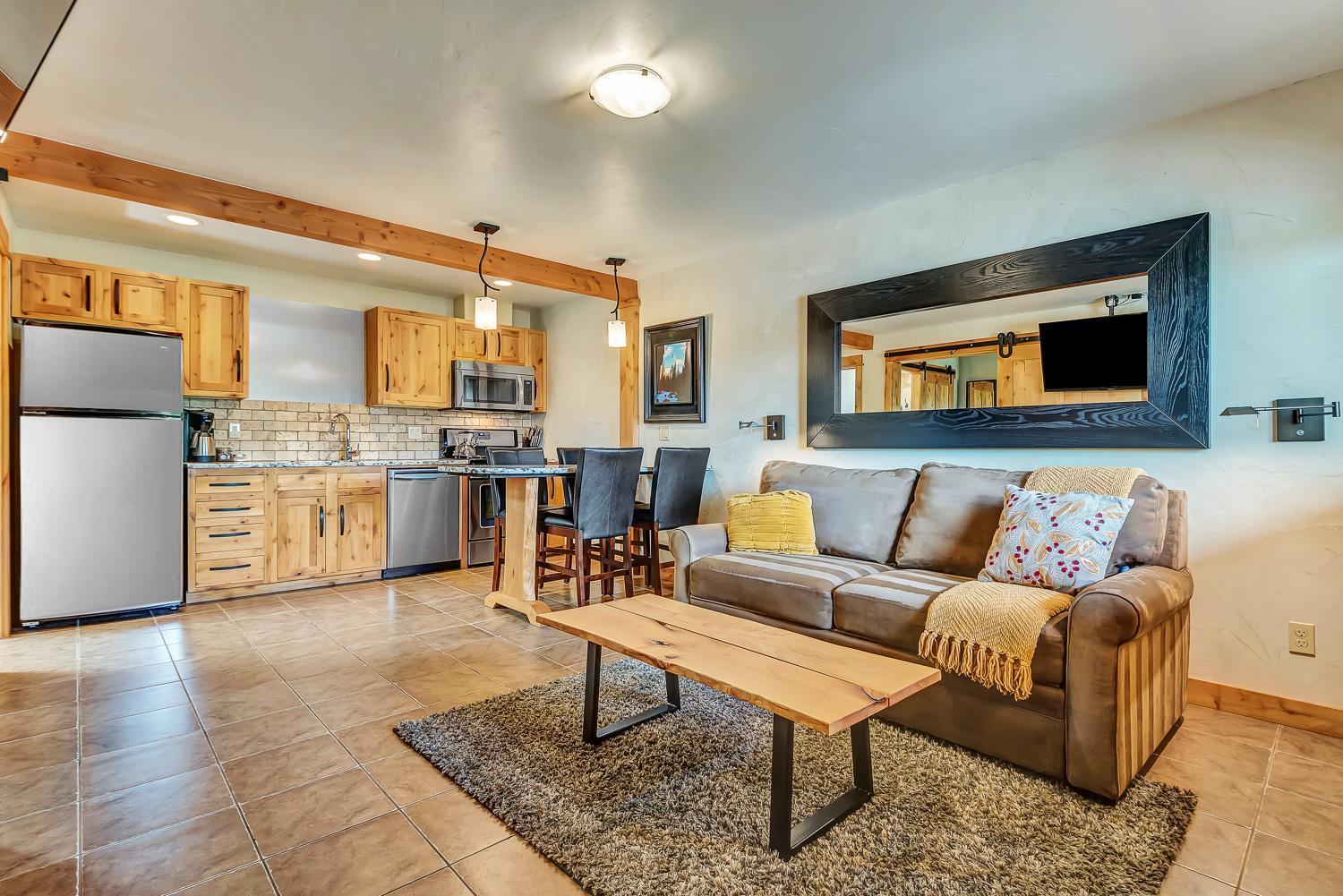 Deschutes River One-Bedroom King Suite