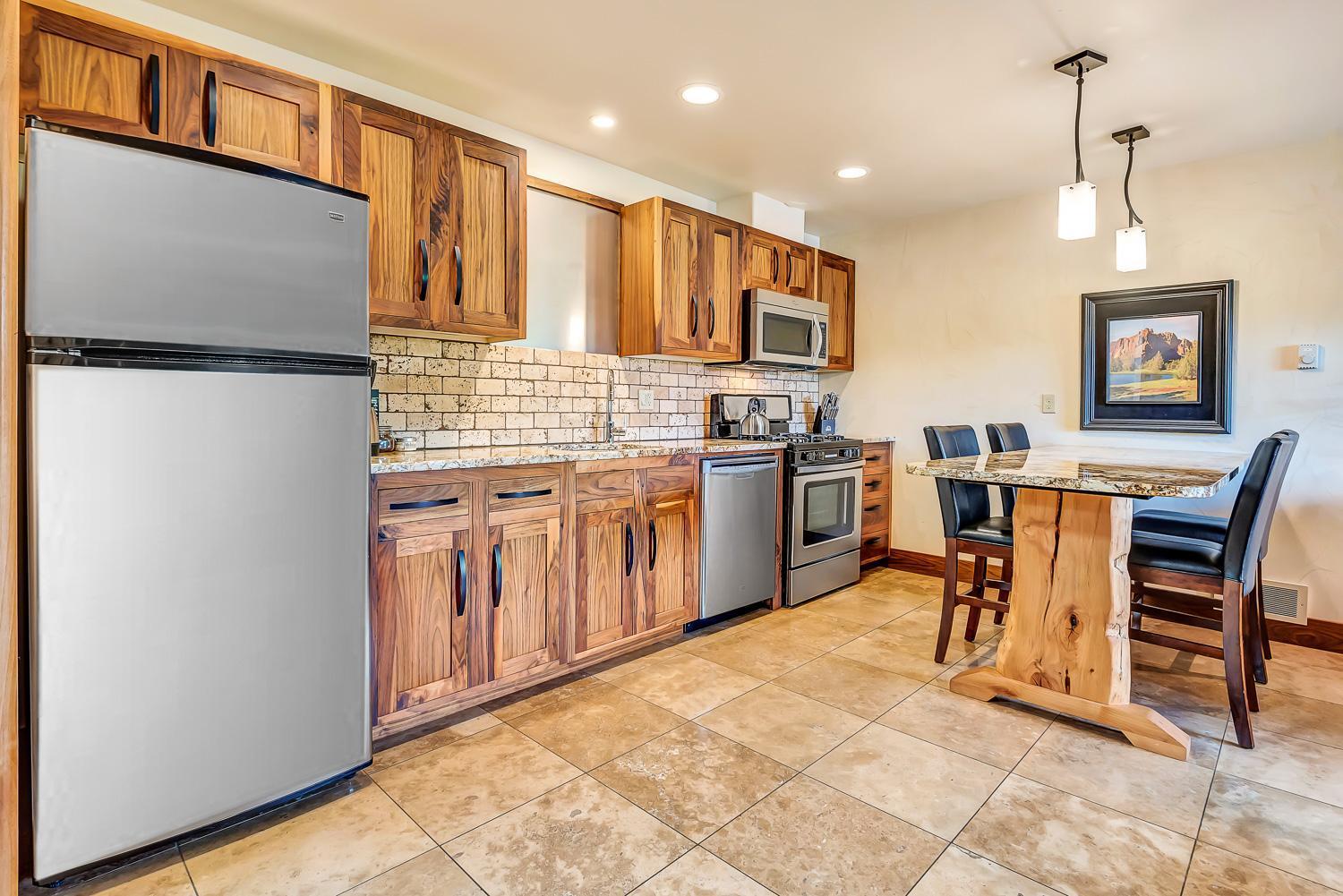 Deschutes River One-Bedroom King Suite