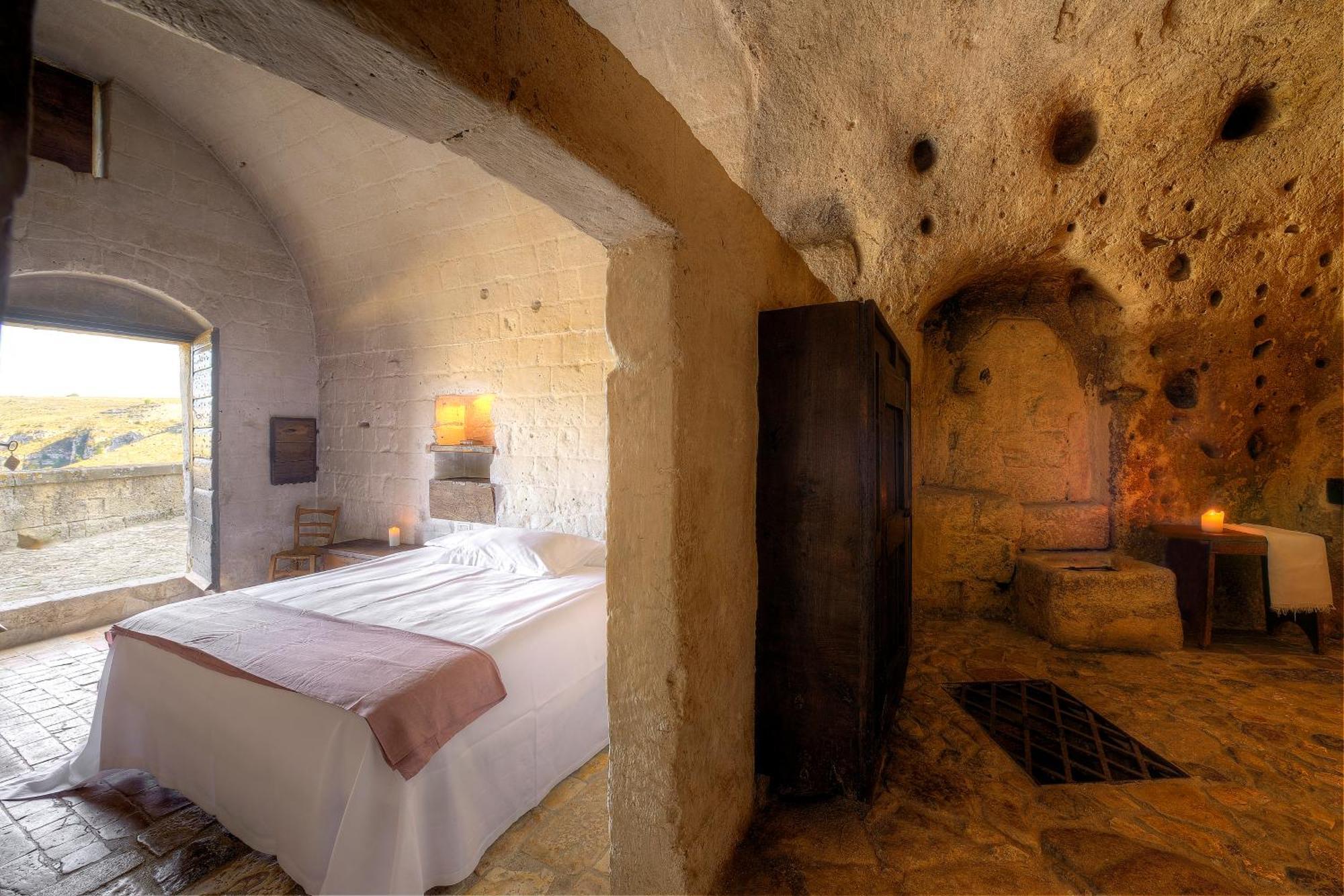 Superior Room Cave