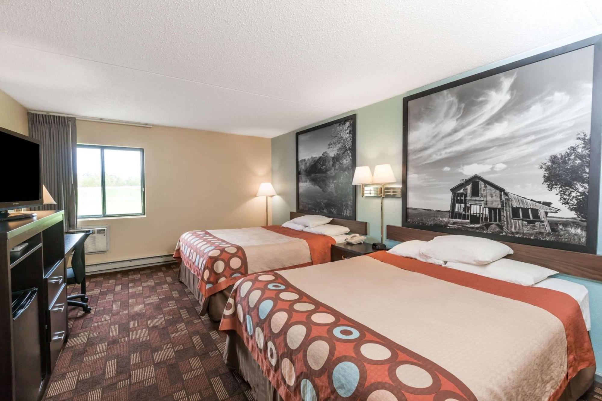 Queen Room with Two Queen Beds - Pet Friendly/Non-Smoking