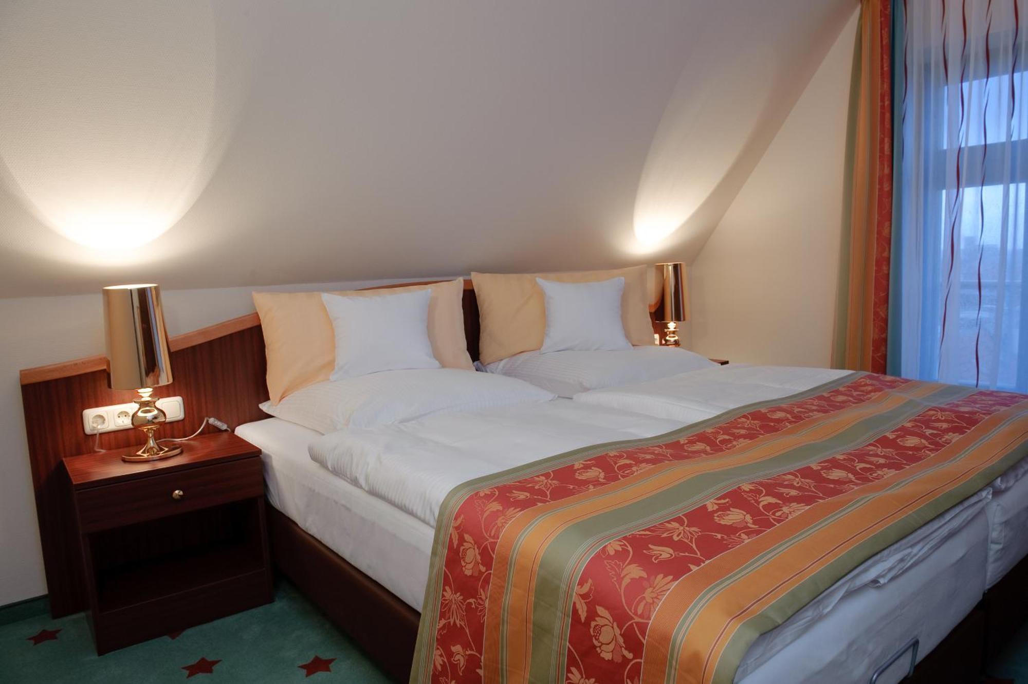 Grand Suite,702430078:JPEG