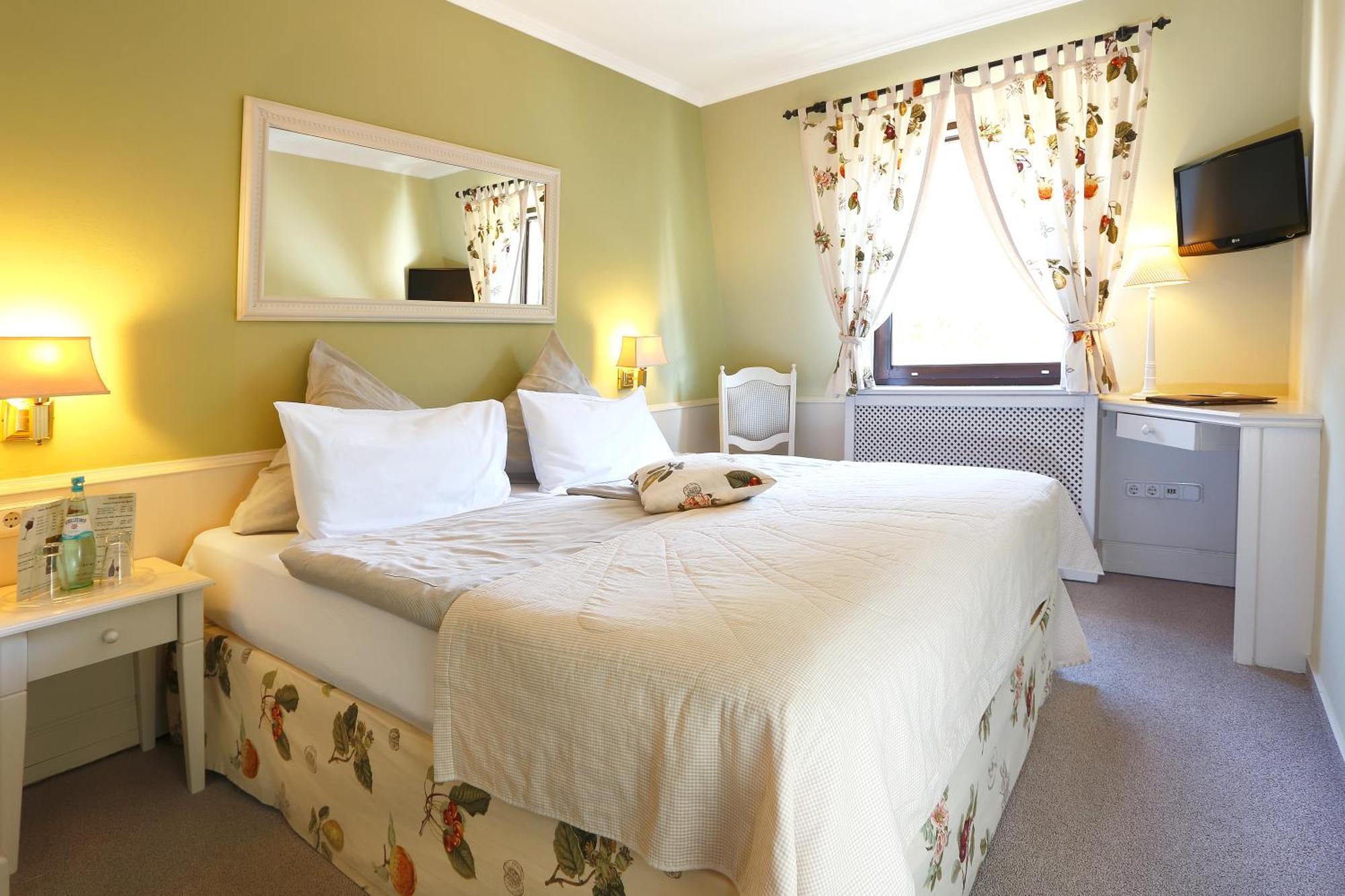 Classic Double Room,702483517:JPEG