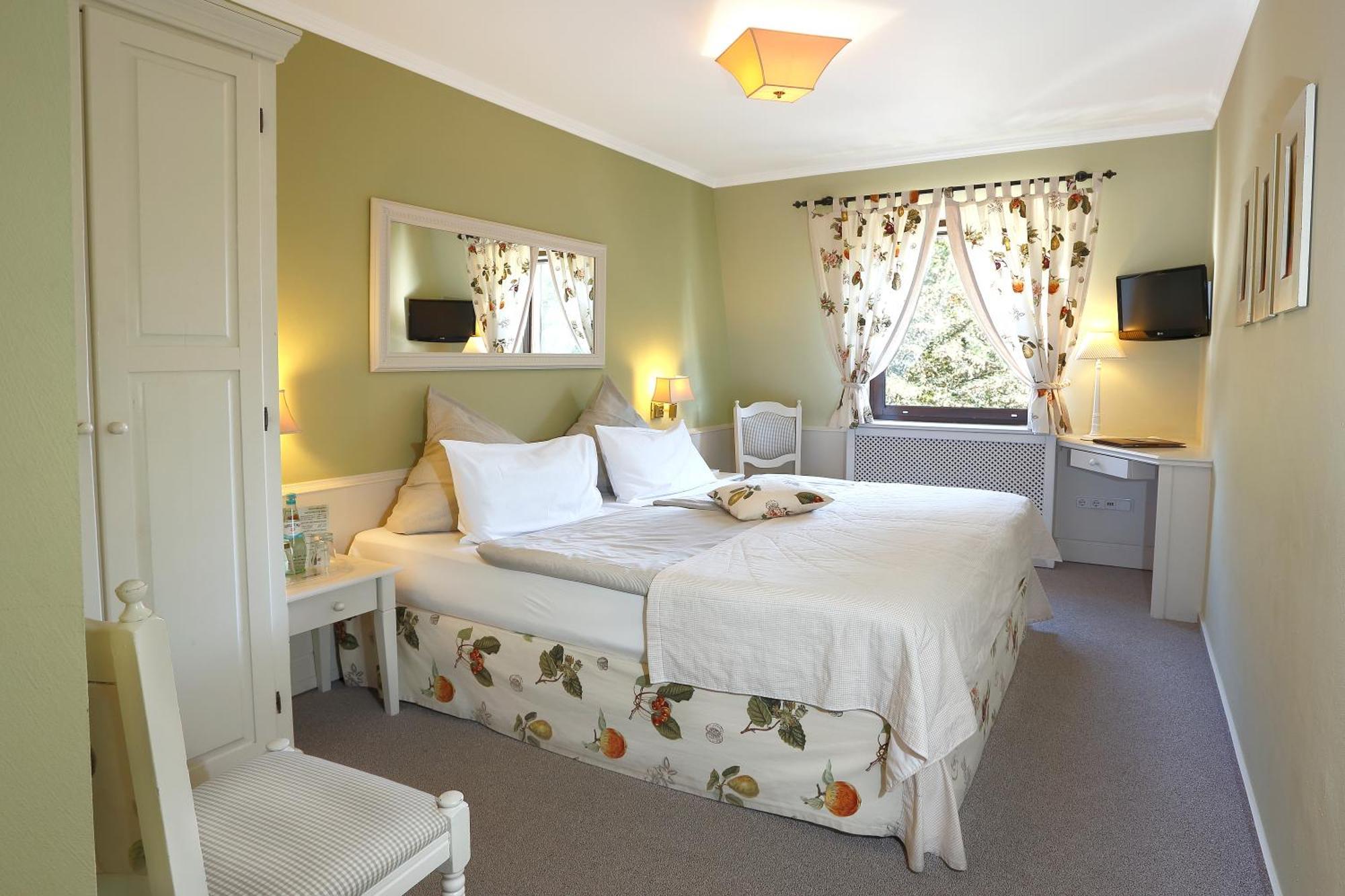 Classic Double Room,702484891:JPEG