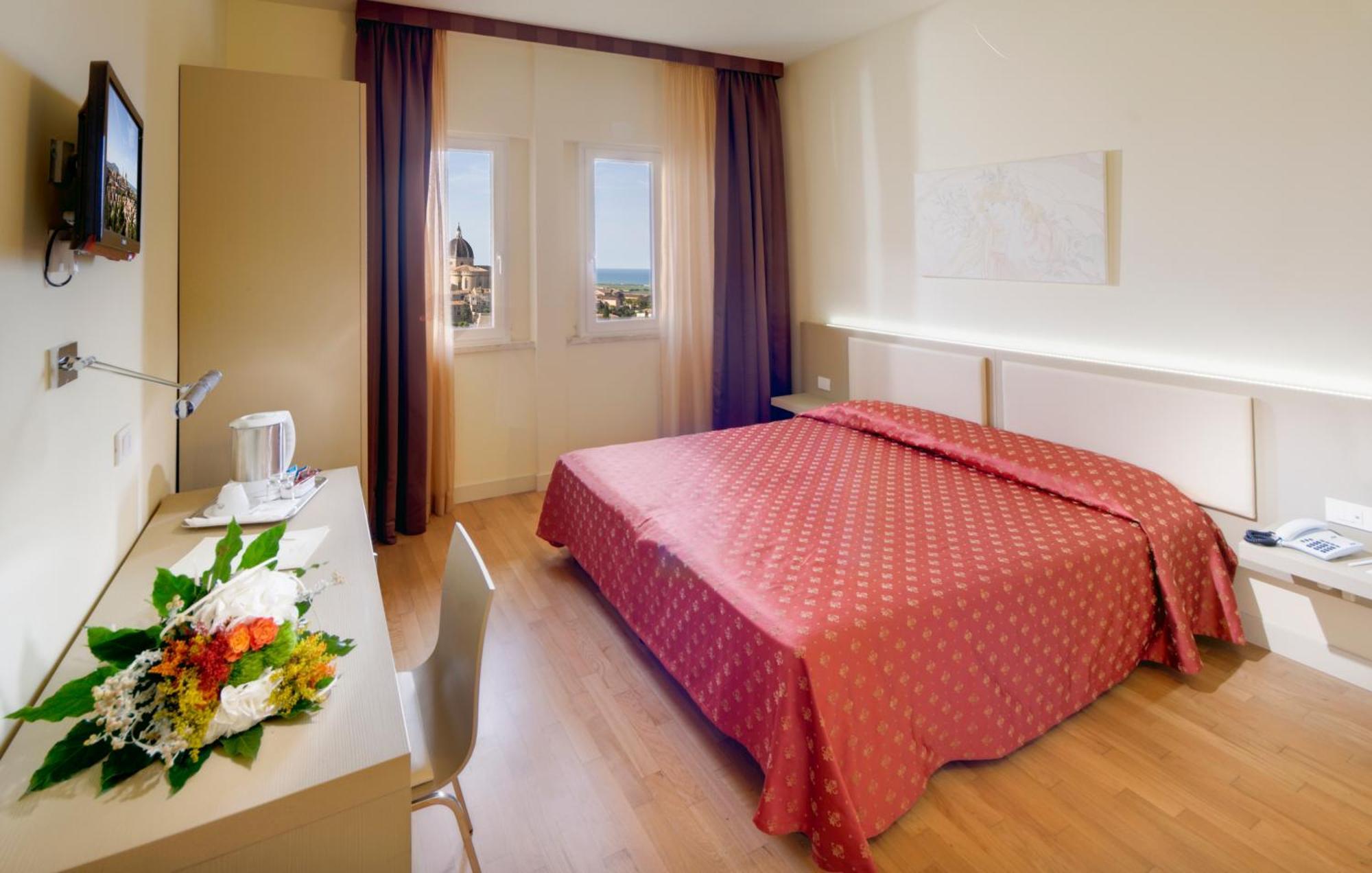 Standard Double or Twin Room,115512212:JPEG