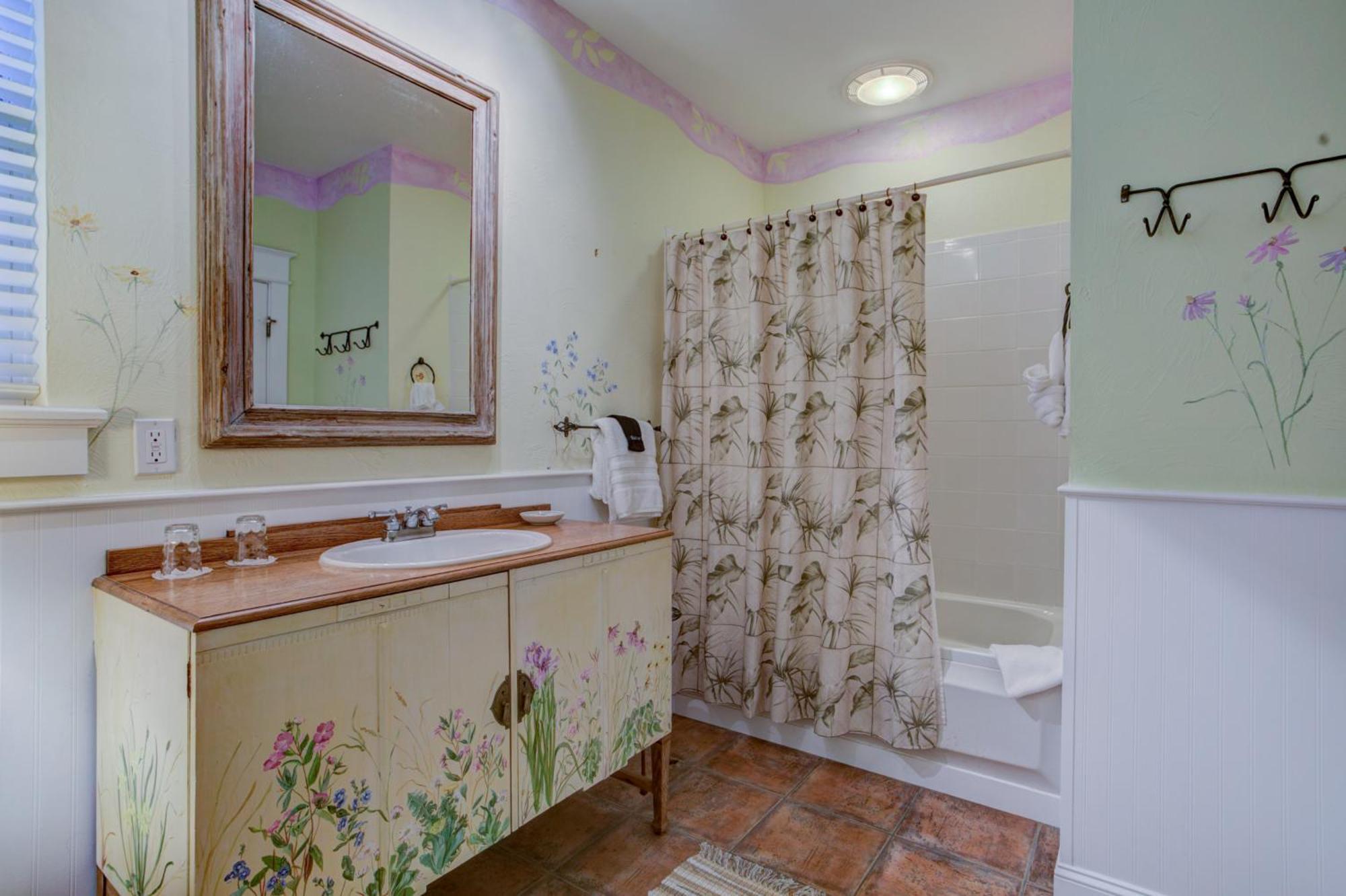 Deluxe Queen Suite Not Pet Friendly