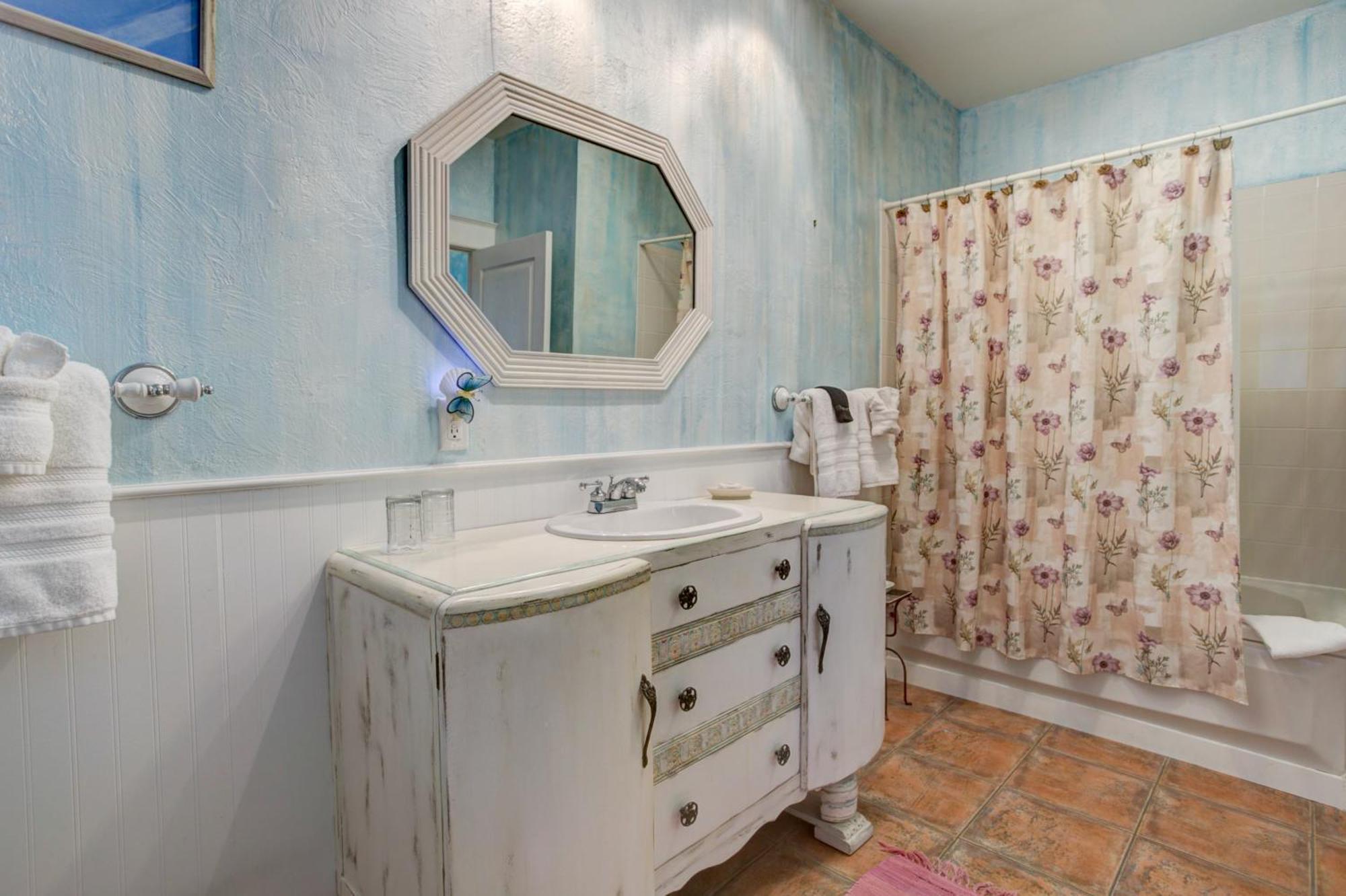 Deluxe Queen Suite Pet Friendly
