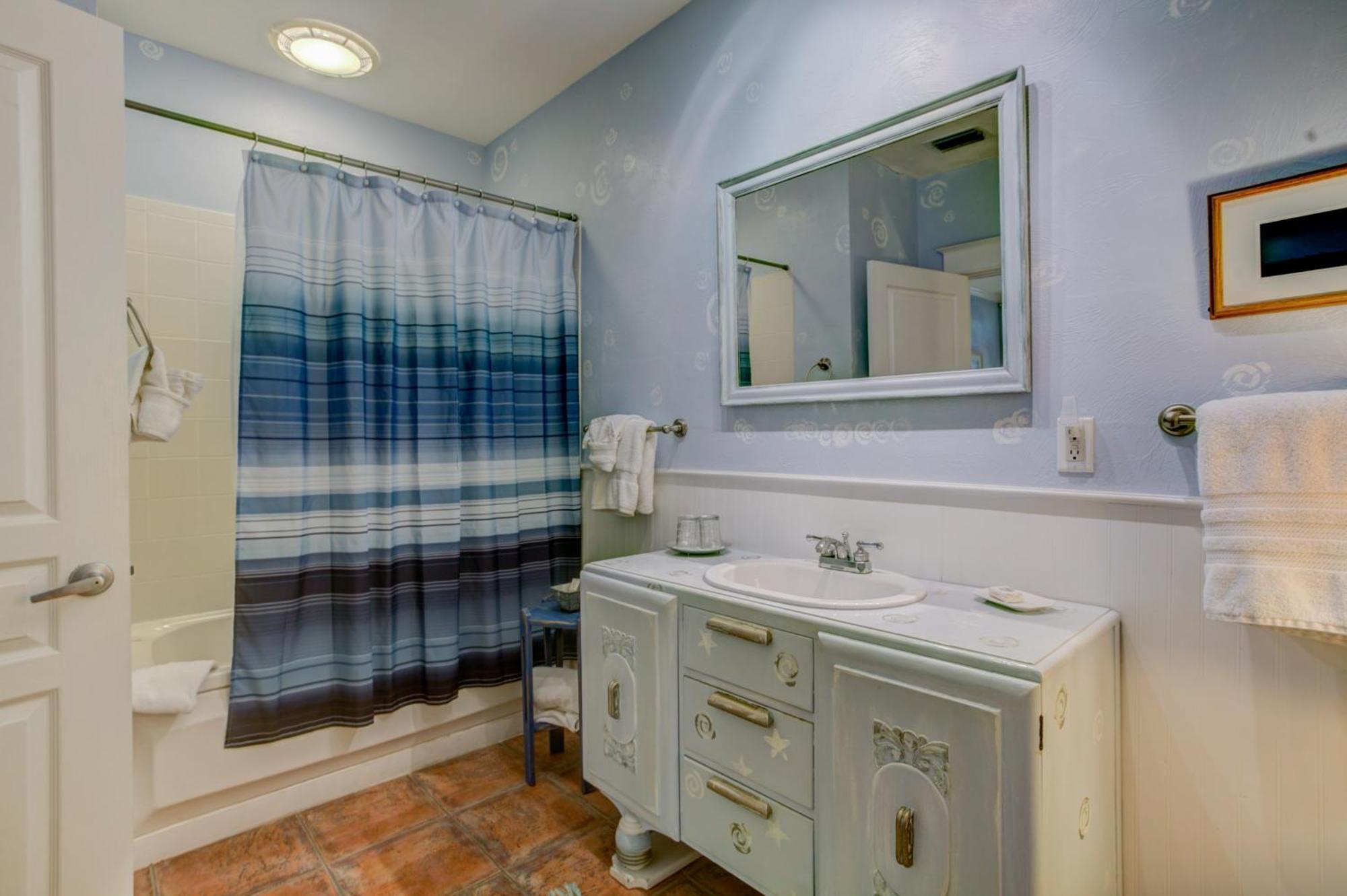Deluxe Queen Suite Not Pet Friendly