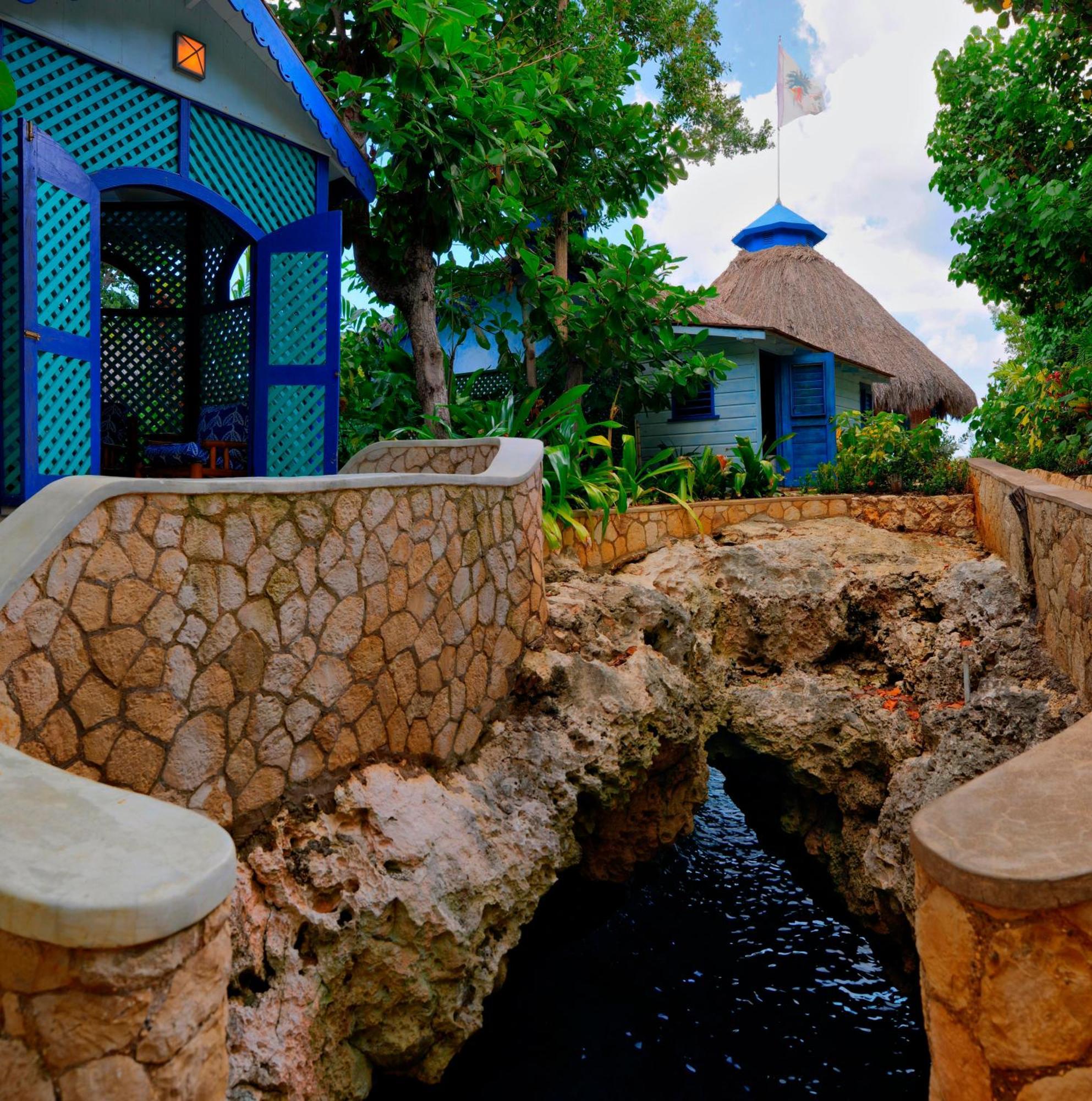 One Bedroom Blue Hole View Suite