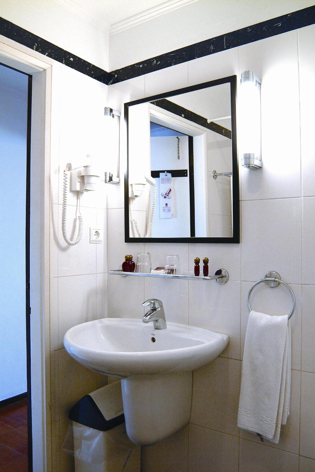 Double or Twin Room Extra Bed Sea View,913777075:JPEG