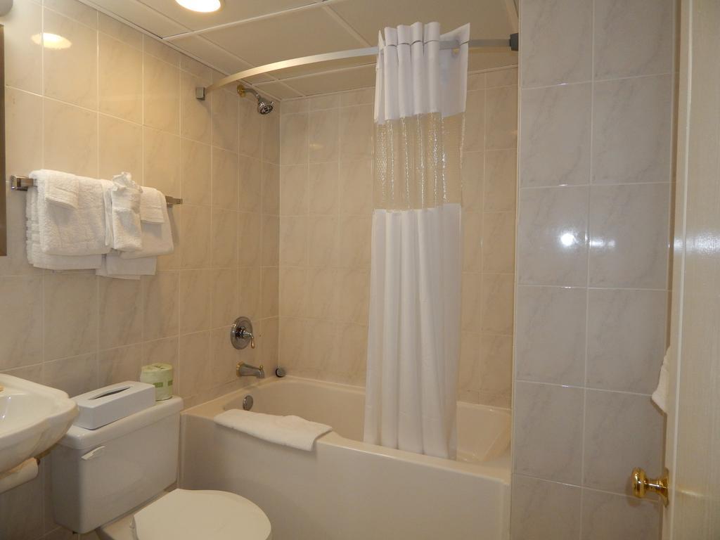 Deluxe Suite One King Bed Two Double Beds Poolside or Non-Smoking,70461614:JPEG