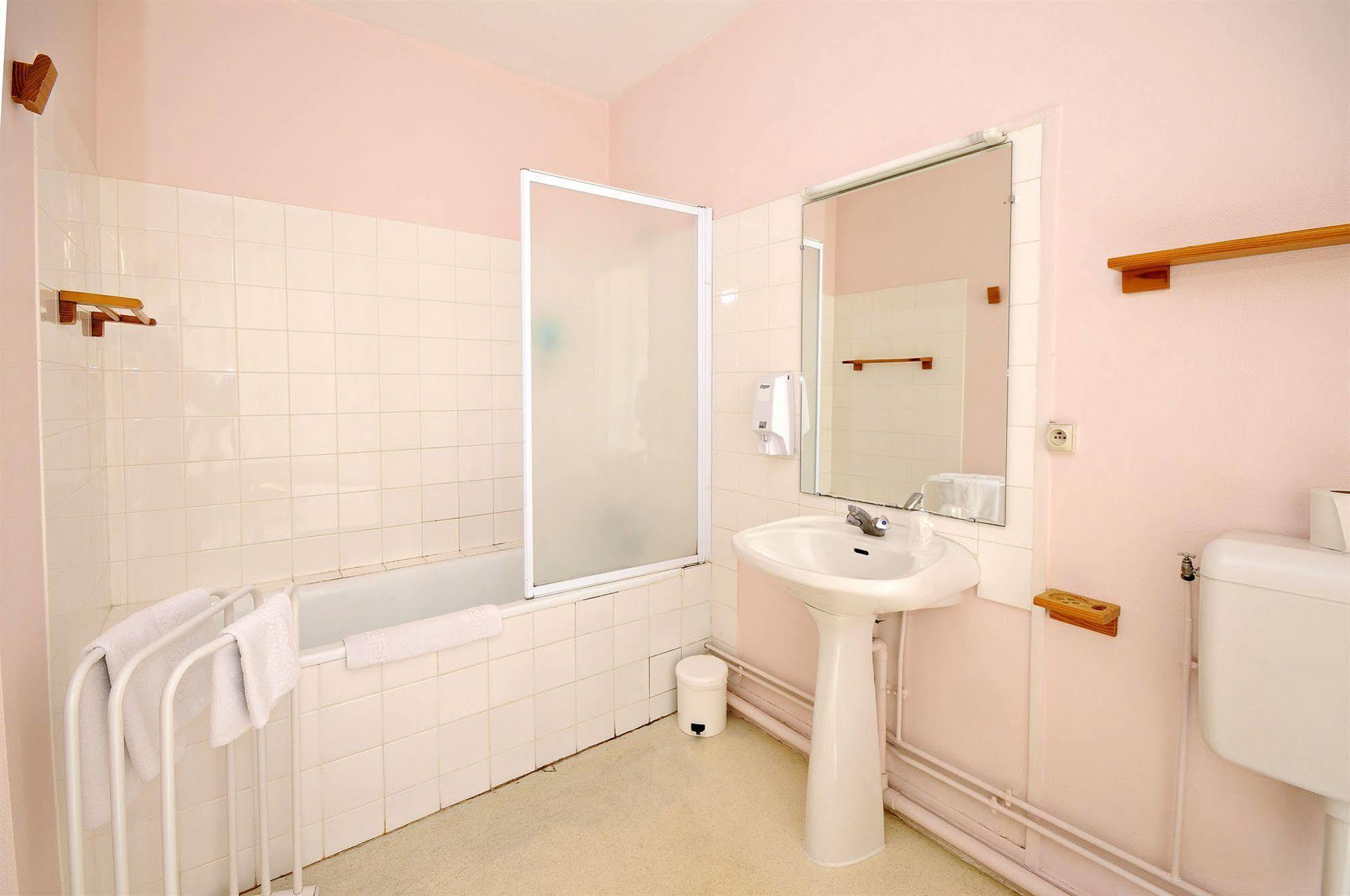 Single or Double Room Bath,448393170:JPEG