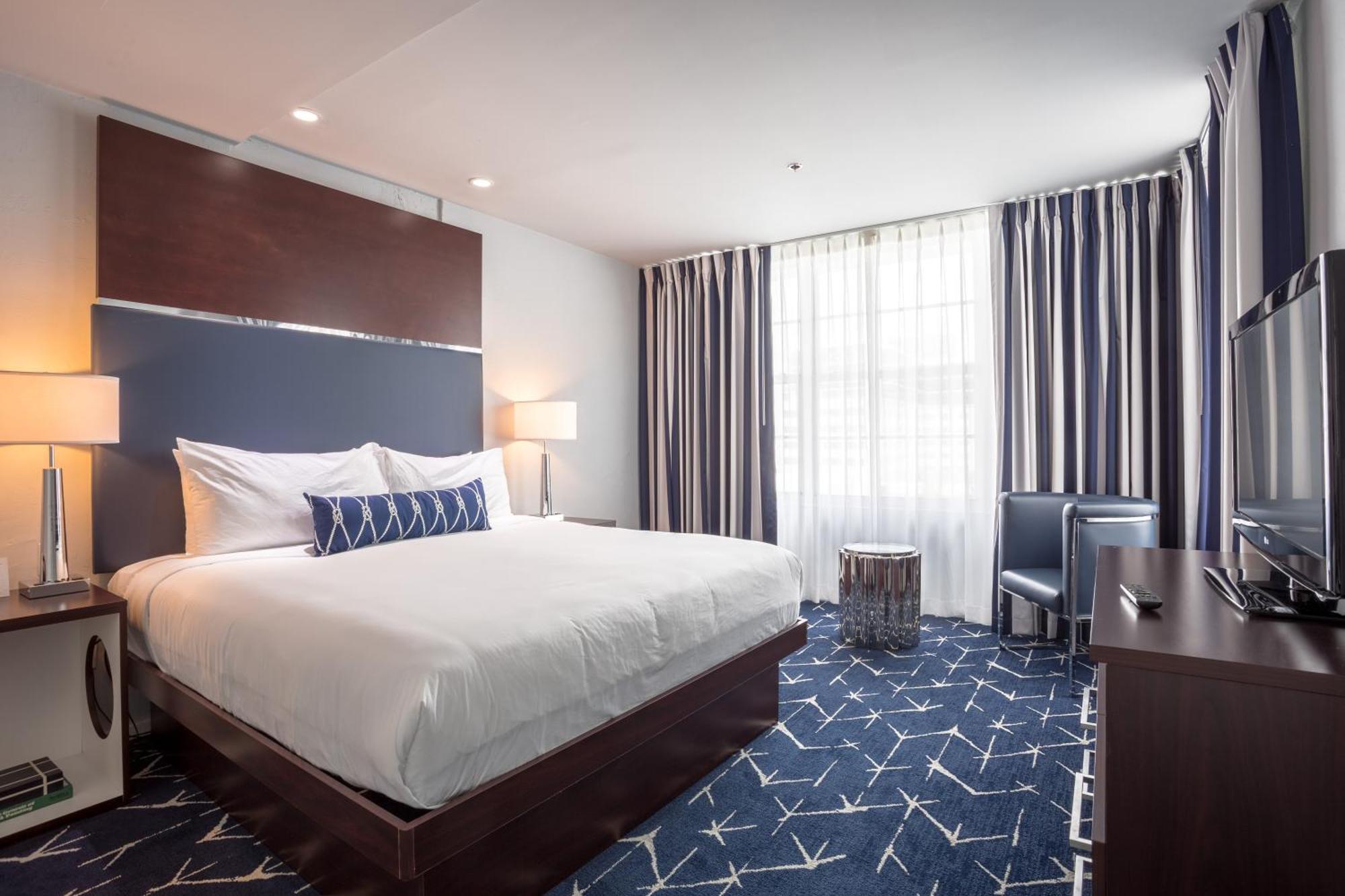 Deluxe King Room