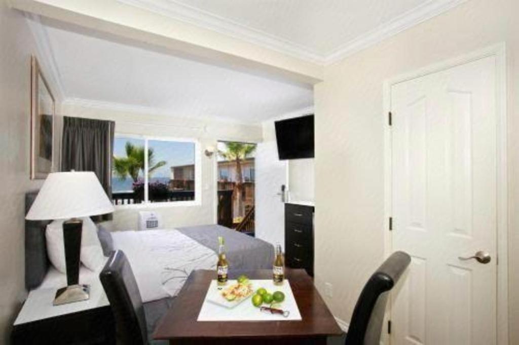 Queen Room Partial Ocean View