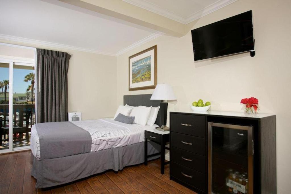 Queen Room Ocean View Balcony