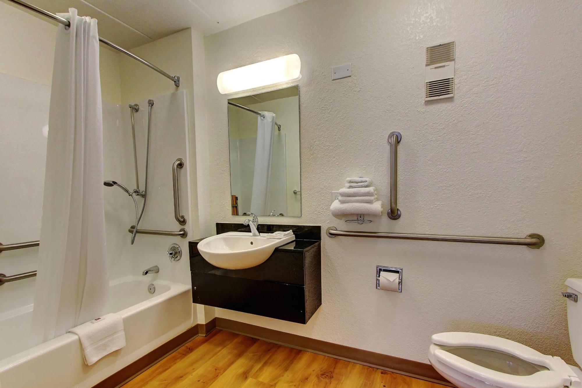 Quadruple Room Disability Access,704506480:JPEG