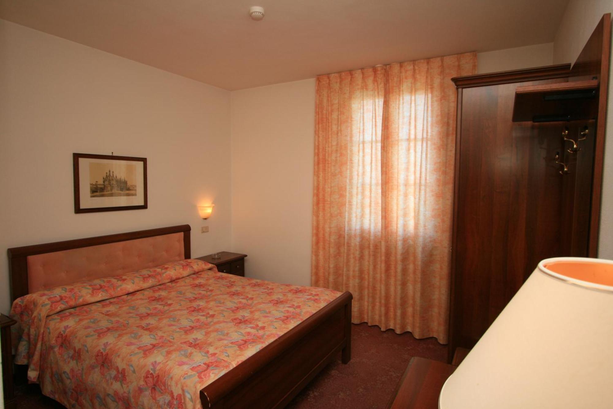 Standard Double Room,704837878:JPEG