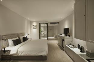 Deluxe Room King Bed
