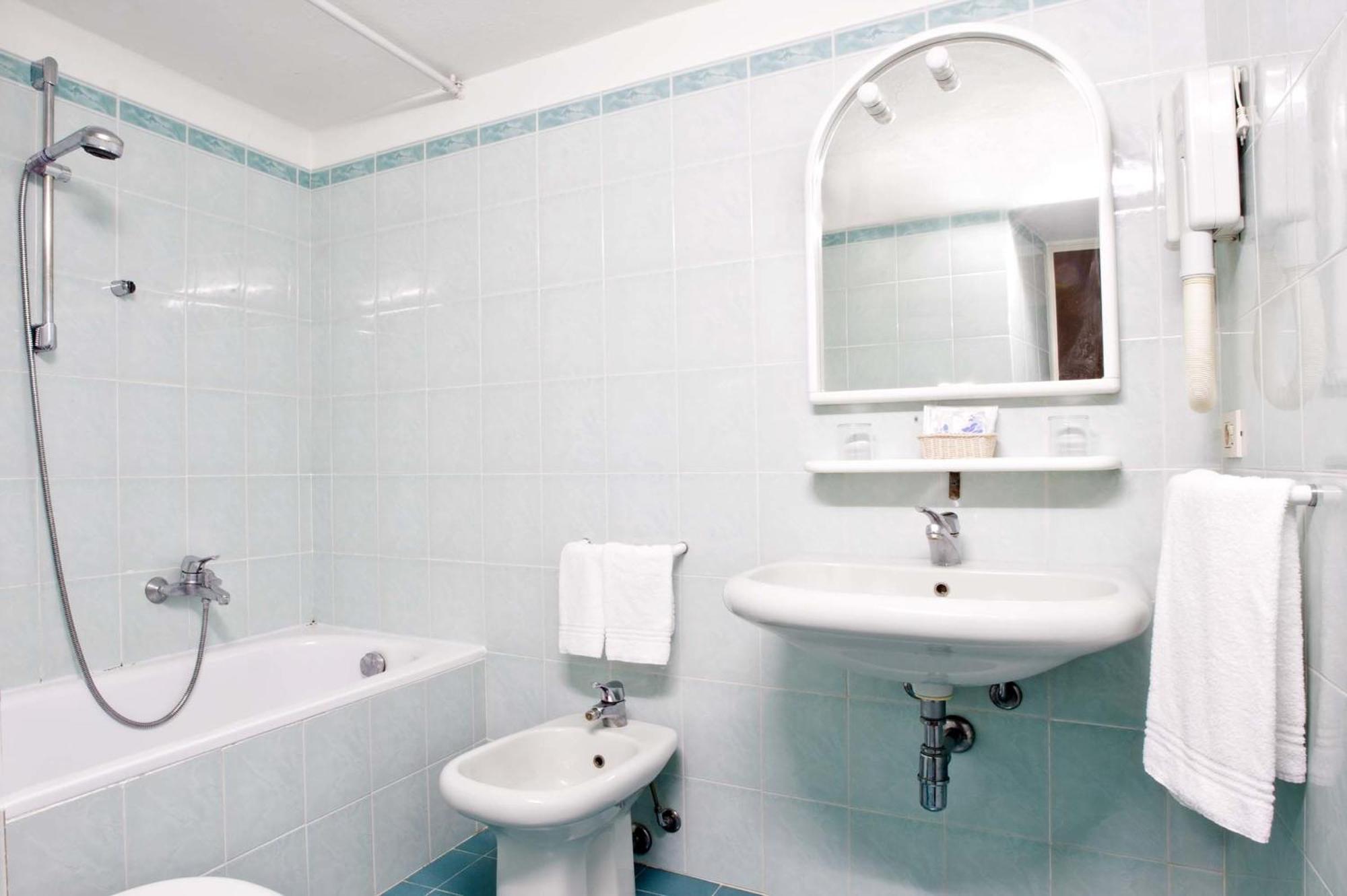 Single Room Private External Bathroom,705115795:JPEG