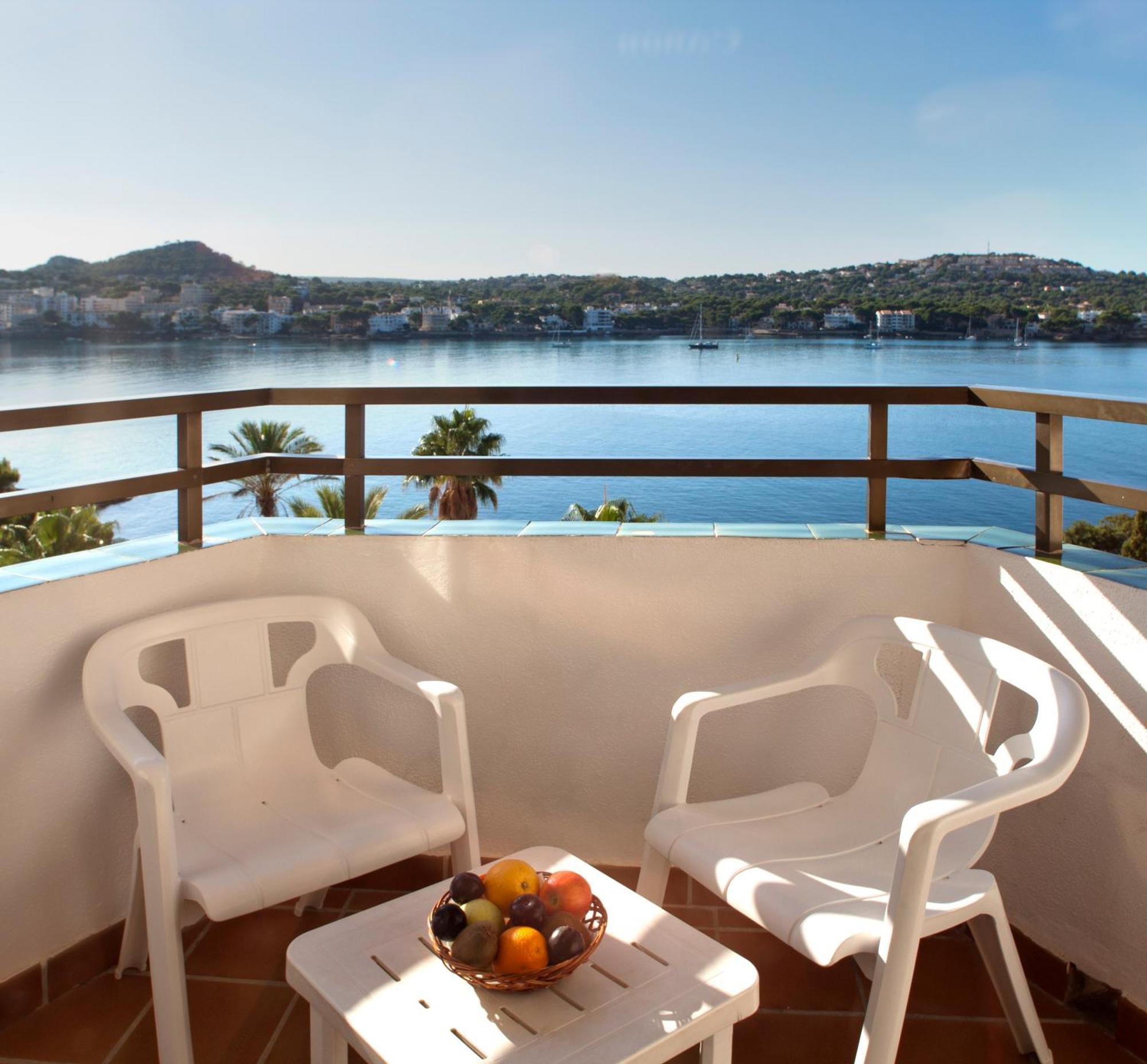 One-Bedroom Apartment Sea View