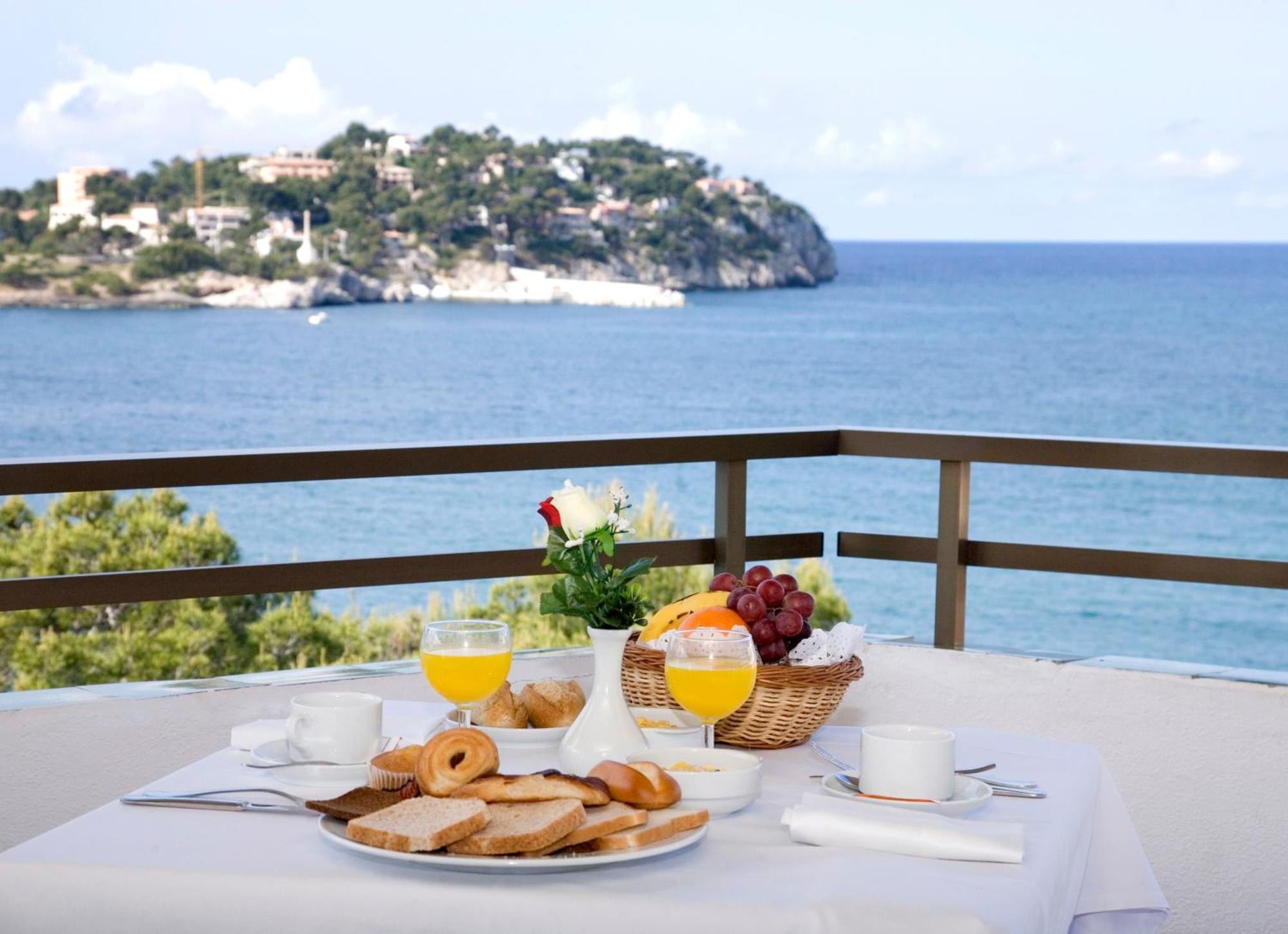 One-Bedroom Apartment Sea View