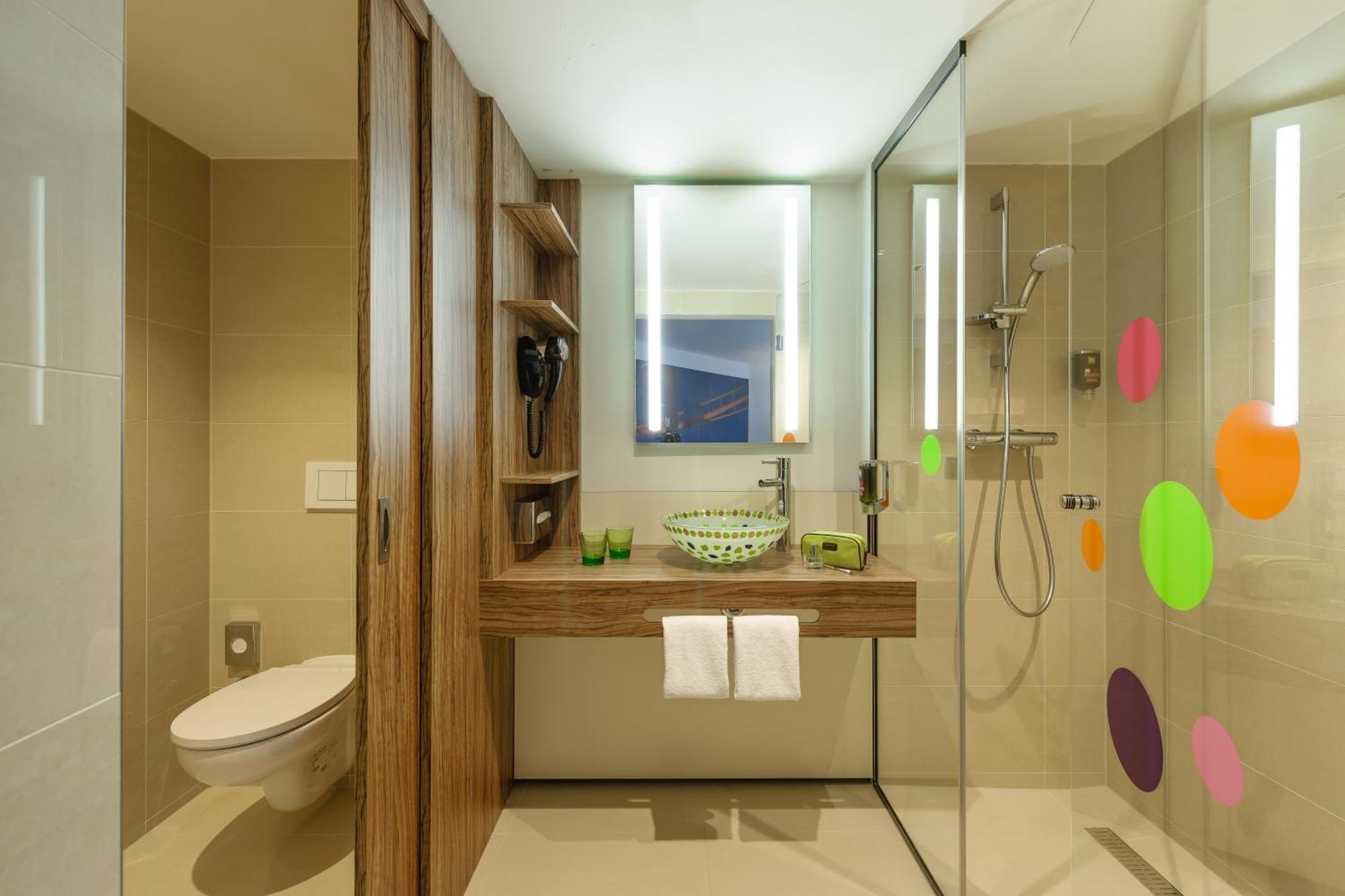 Twin Room,1704955795:JPEG