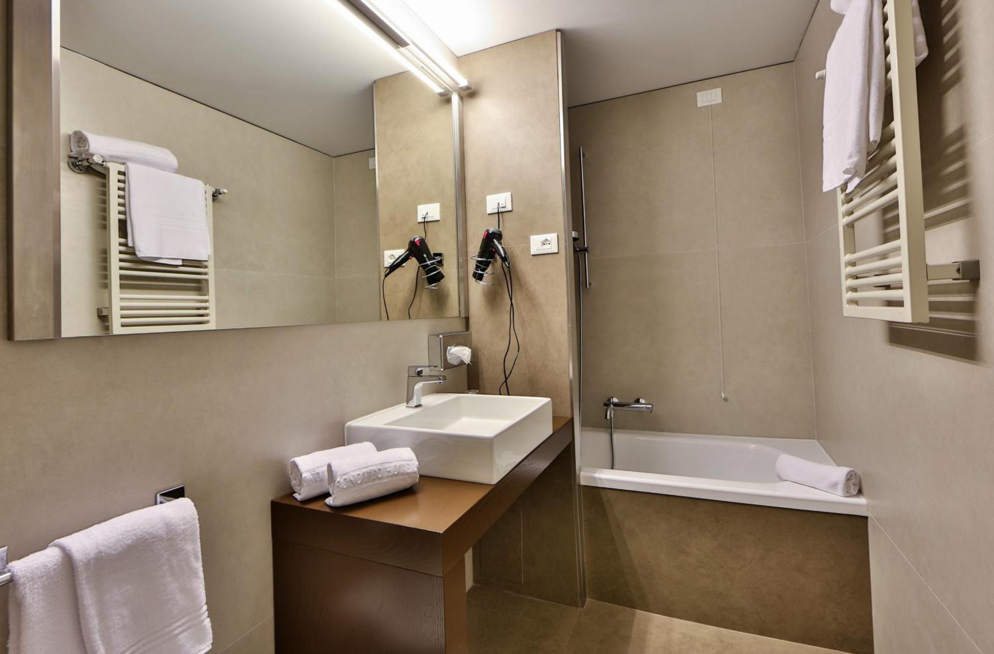 Deluxe Double Room,964480894:JPEG