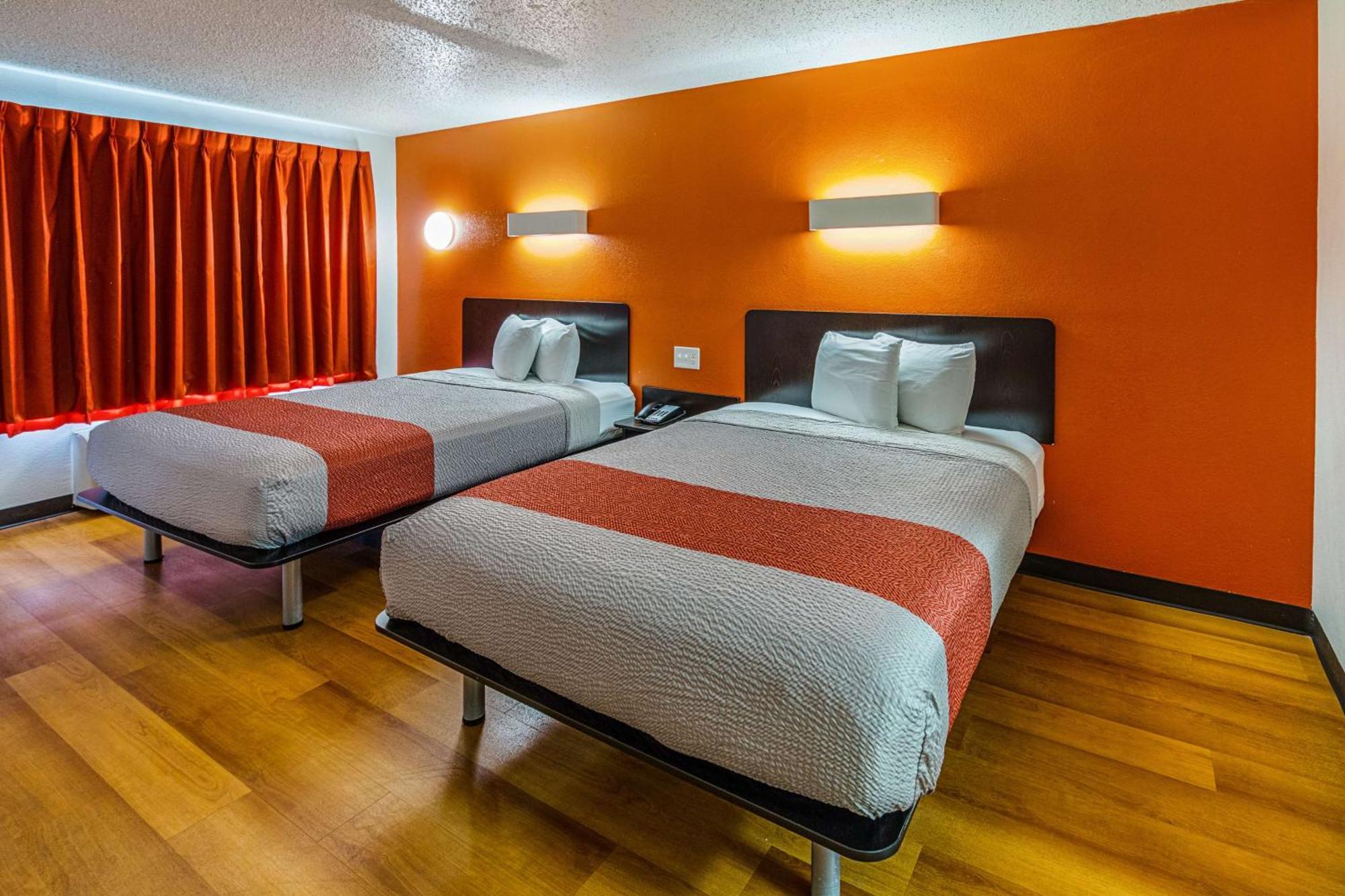 Queen Room with Two Queen Beds - Smoking