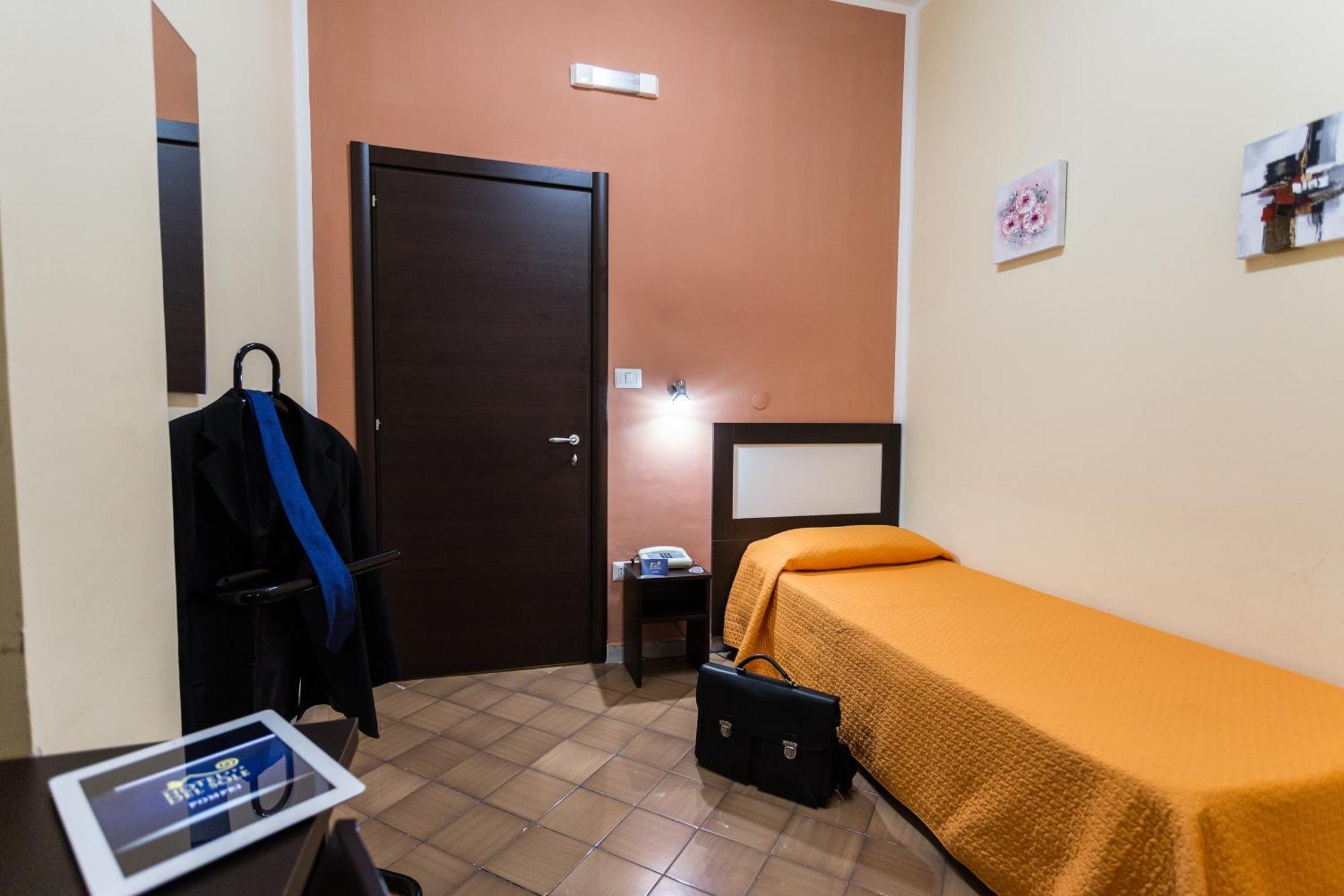 Single Room,775751668:JPEG