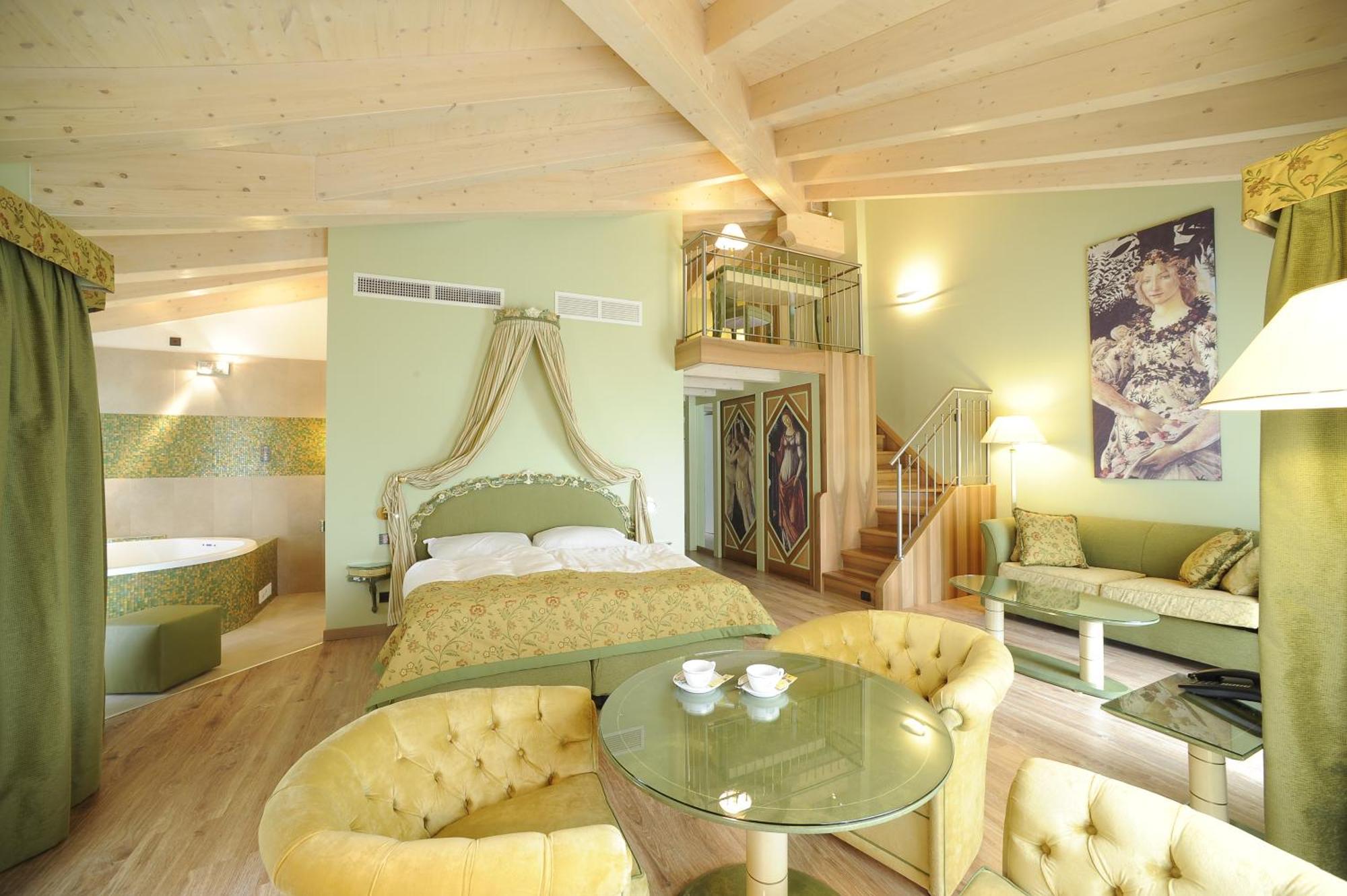 Deluxe Suite,1209778954:JPEG