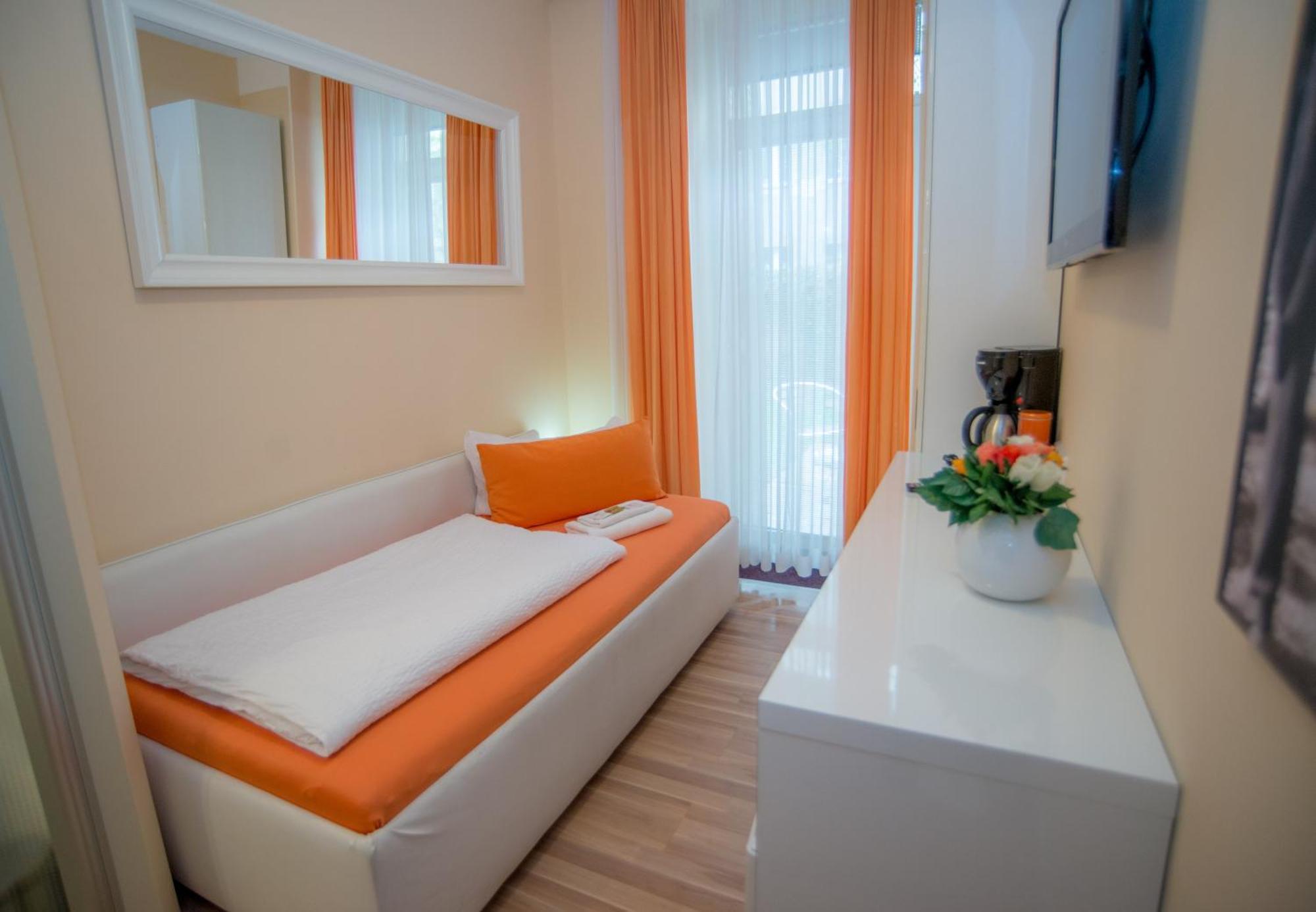 Single Room,706008337:JPEG