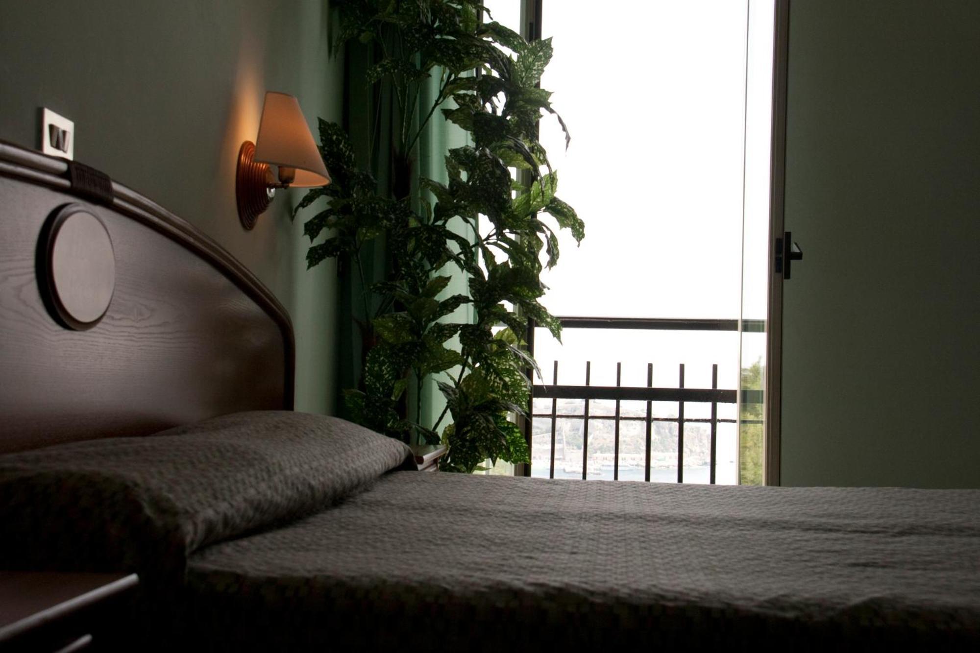 Triple Room,706158547:JPEG