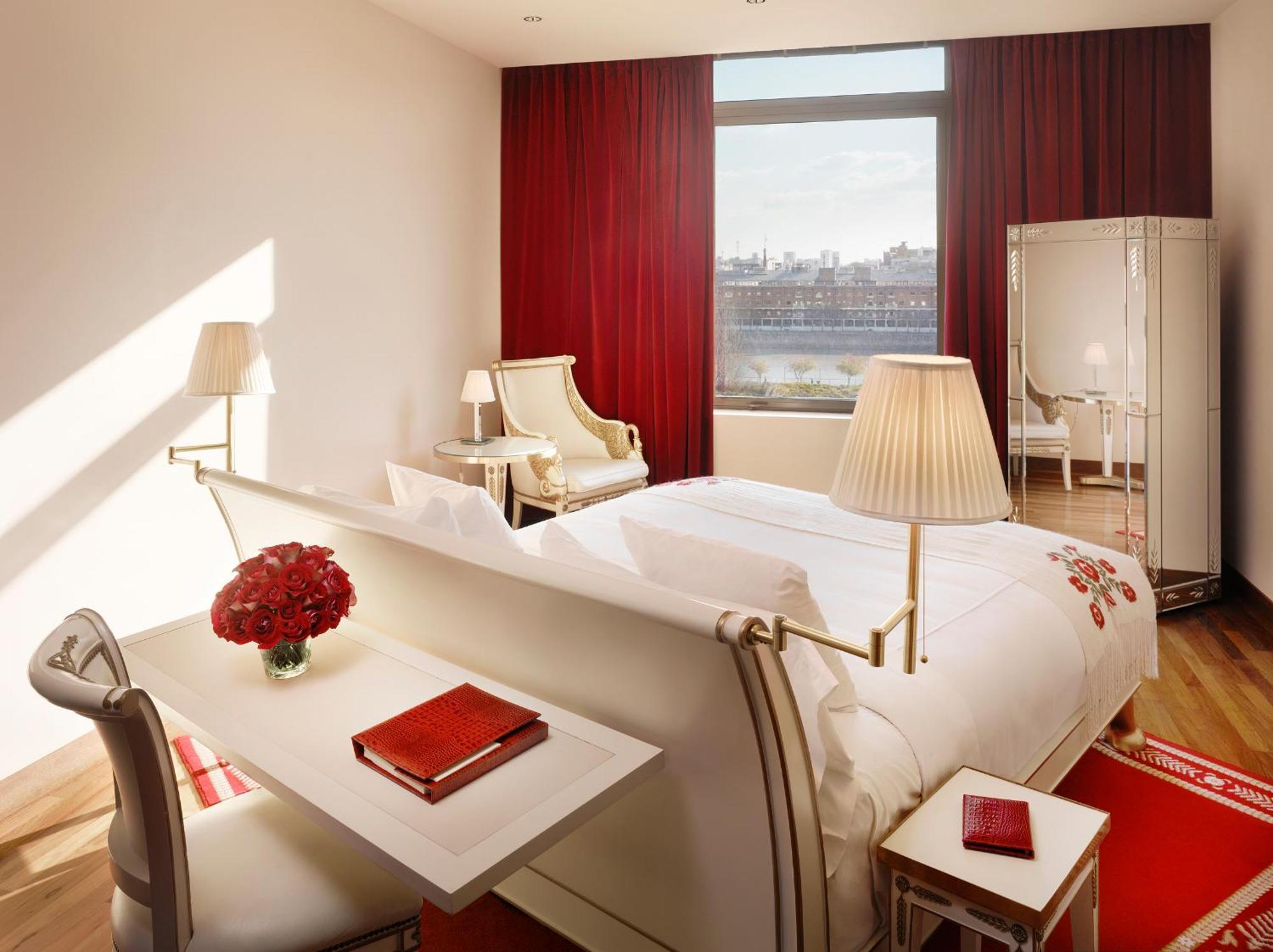 Deluxe King Room with City View,942515510:JPEG