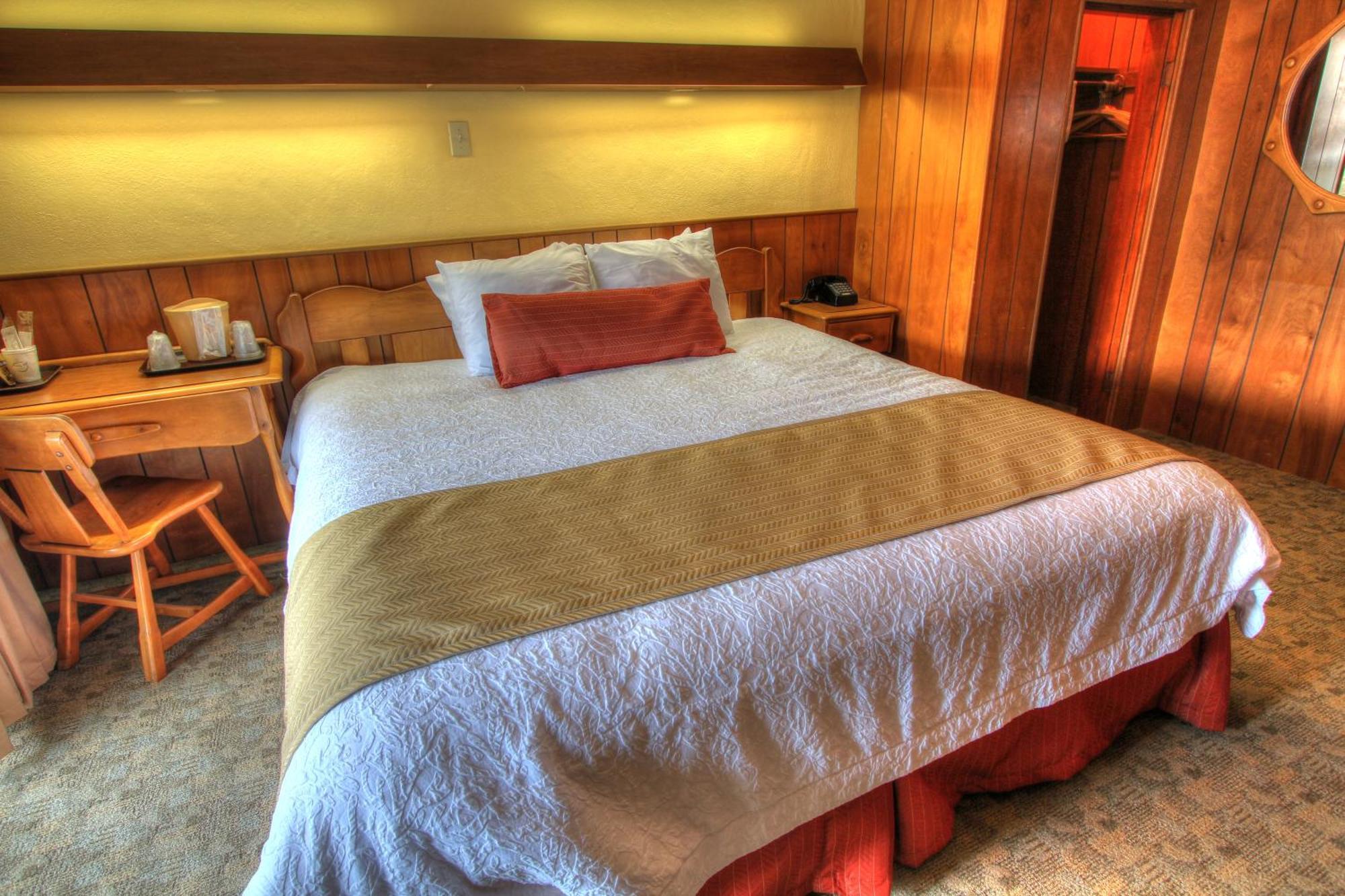 Standard Room One King Bed