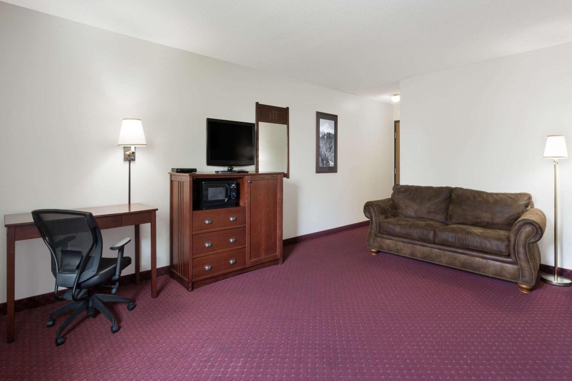Studio Suite Two Queen Beds Non-Smoking