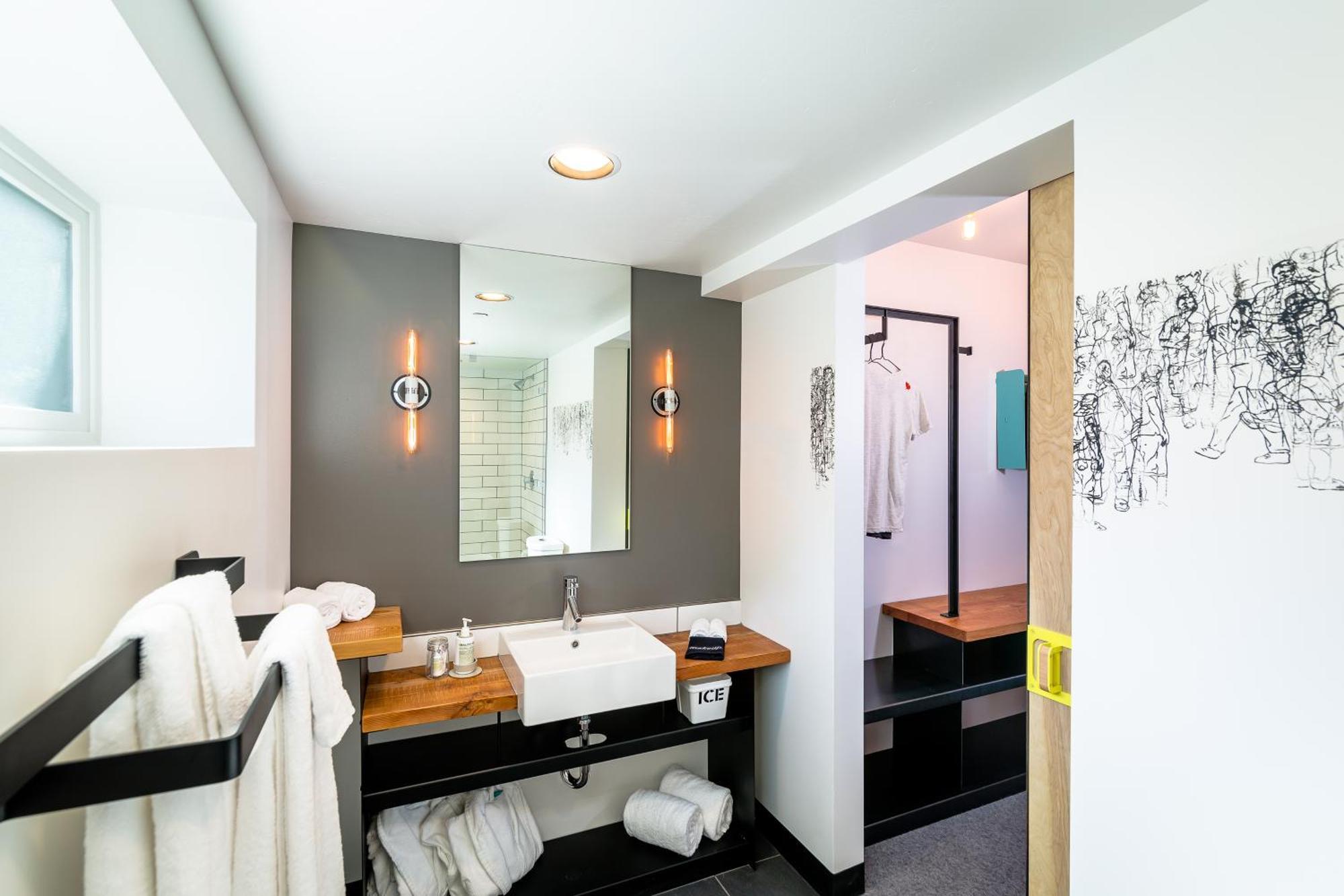 Double Room,706678240:JPEG