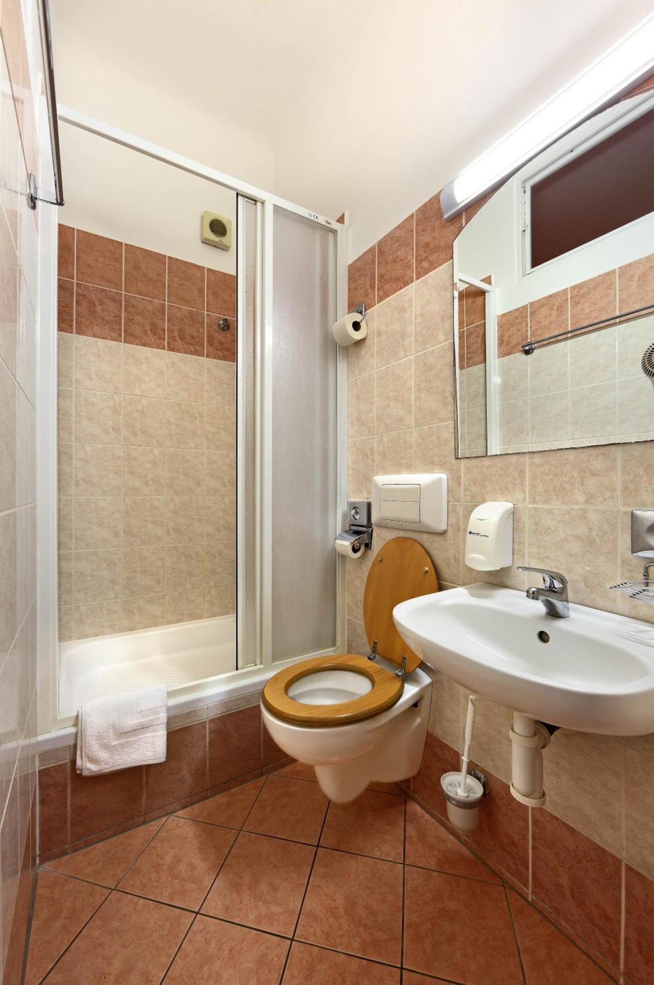 Single Room,1624313027:JPEG