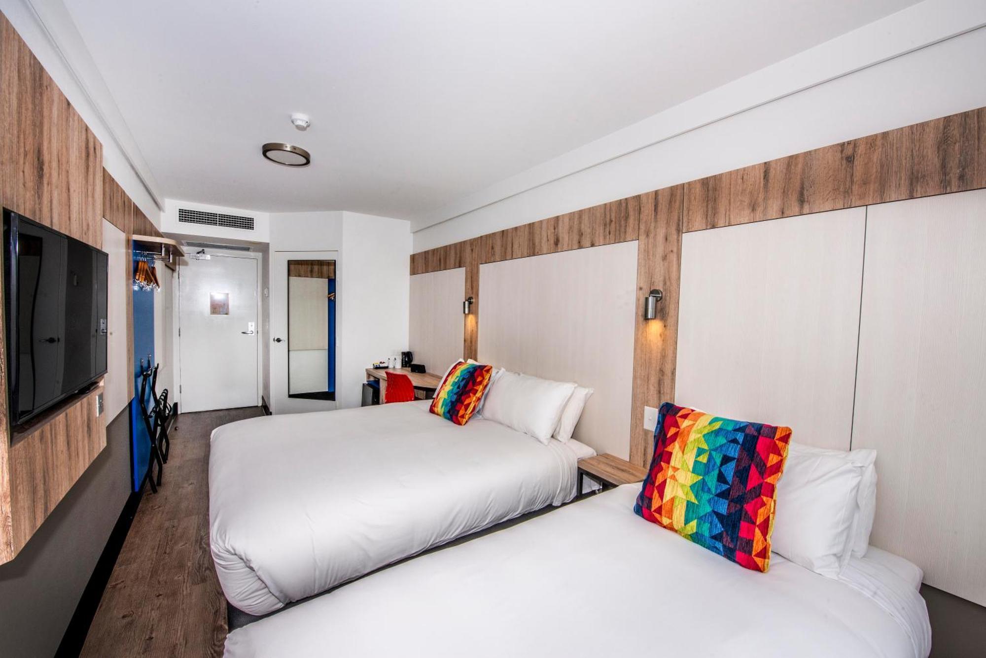 Classic Triple Room One Queen One Single Bed