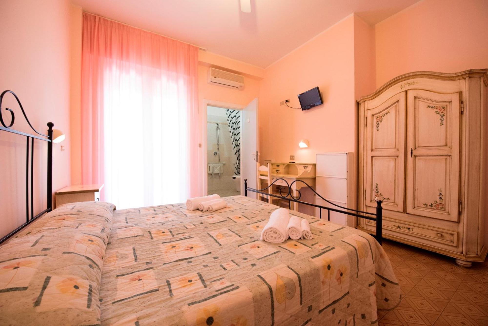 Double Room,707755774:JPEG