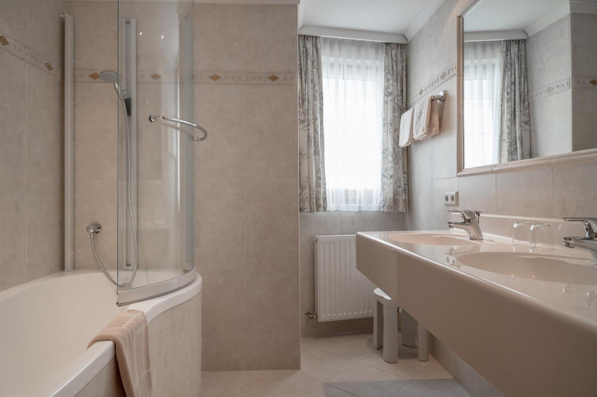 Junior Suite,1516458655:JPEG