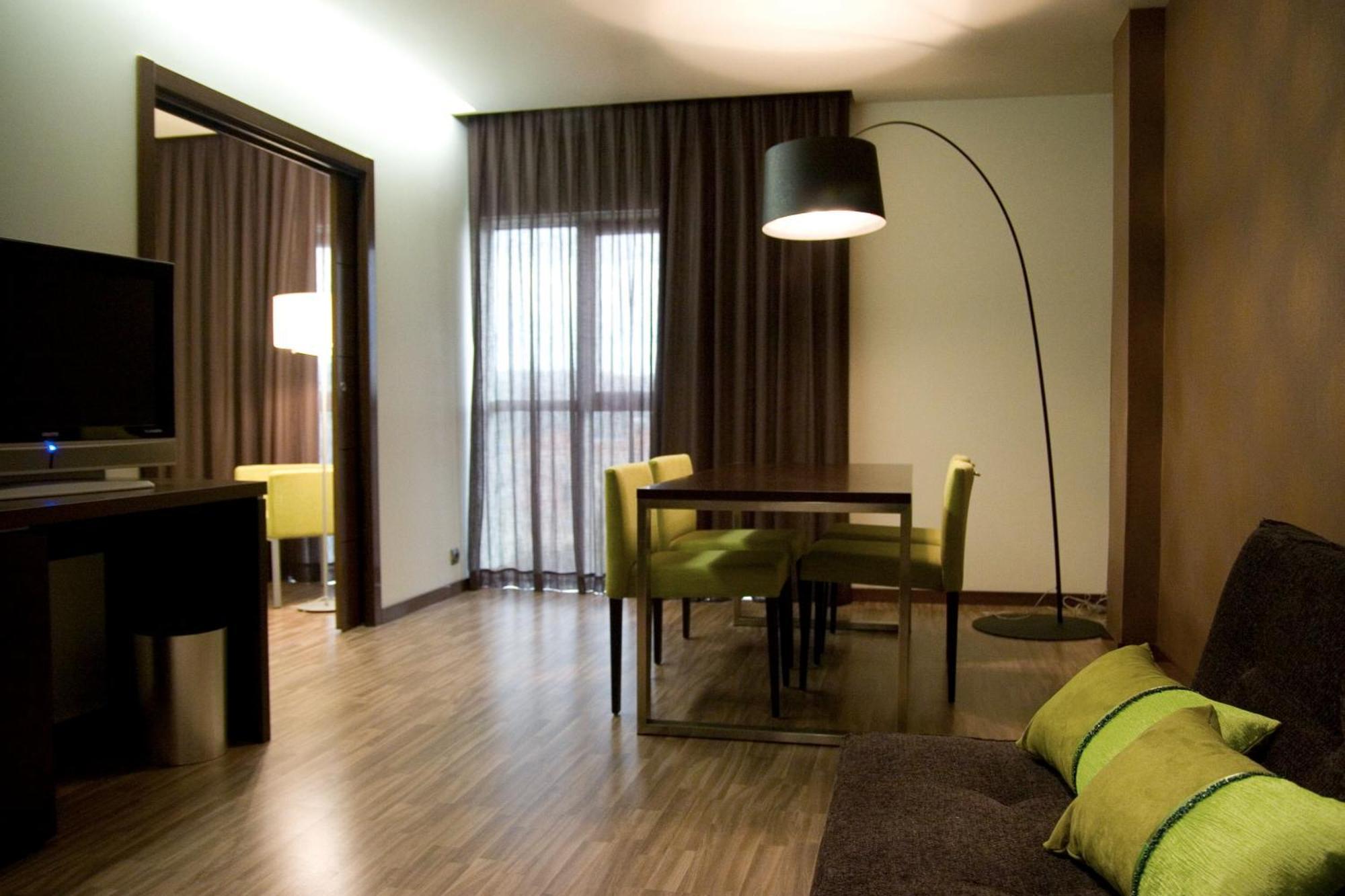 Suite (2 Adults + 2 Children),1163675049:JPEG