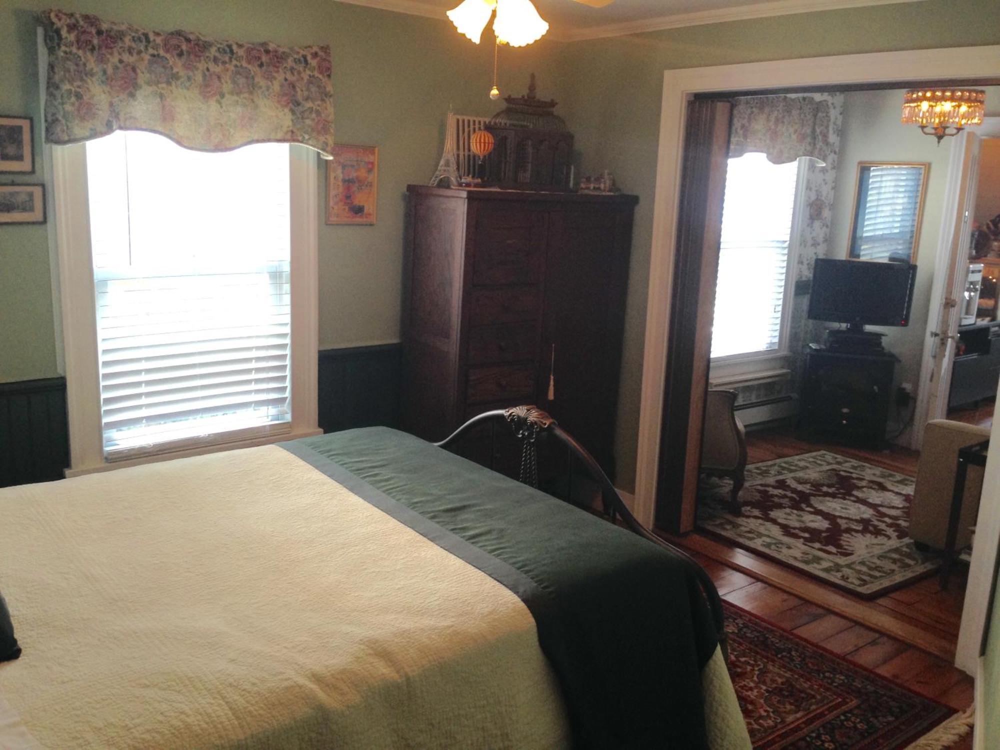 Queen Room Suite