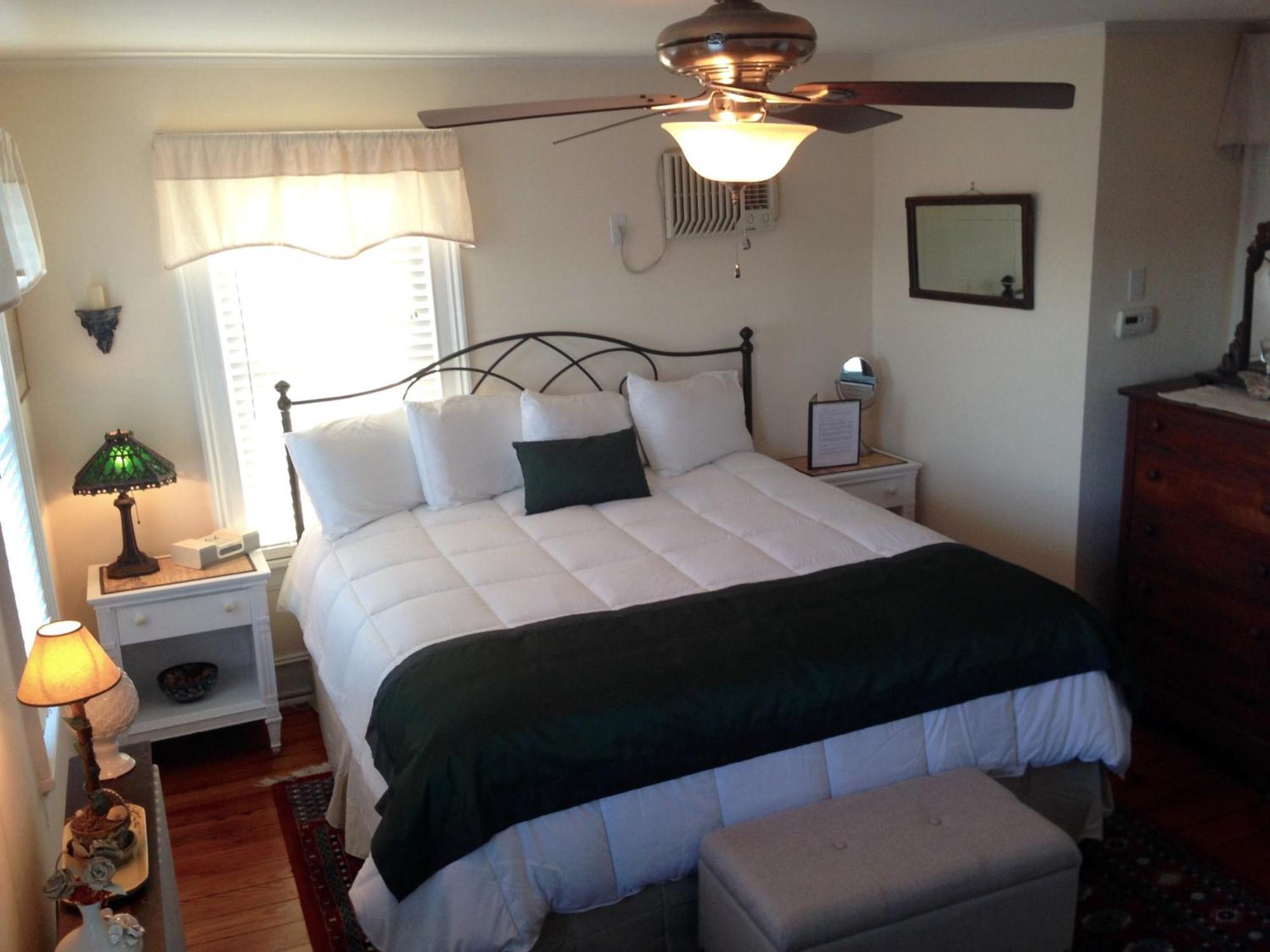 Shelter Island Room King Waterfront