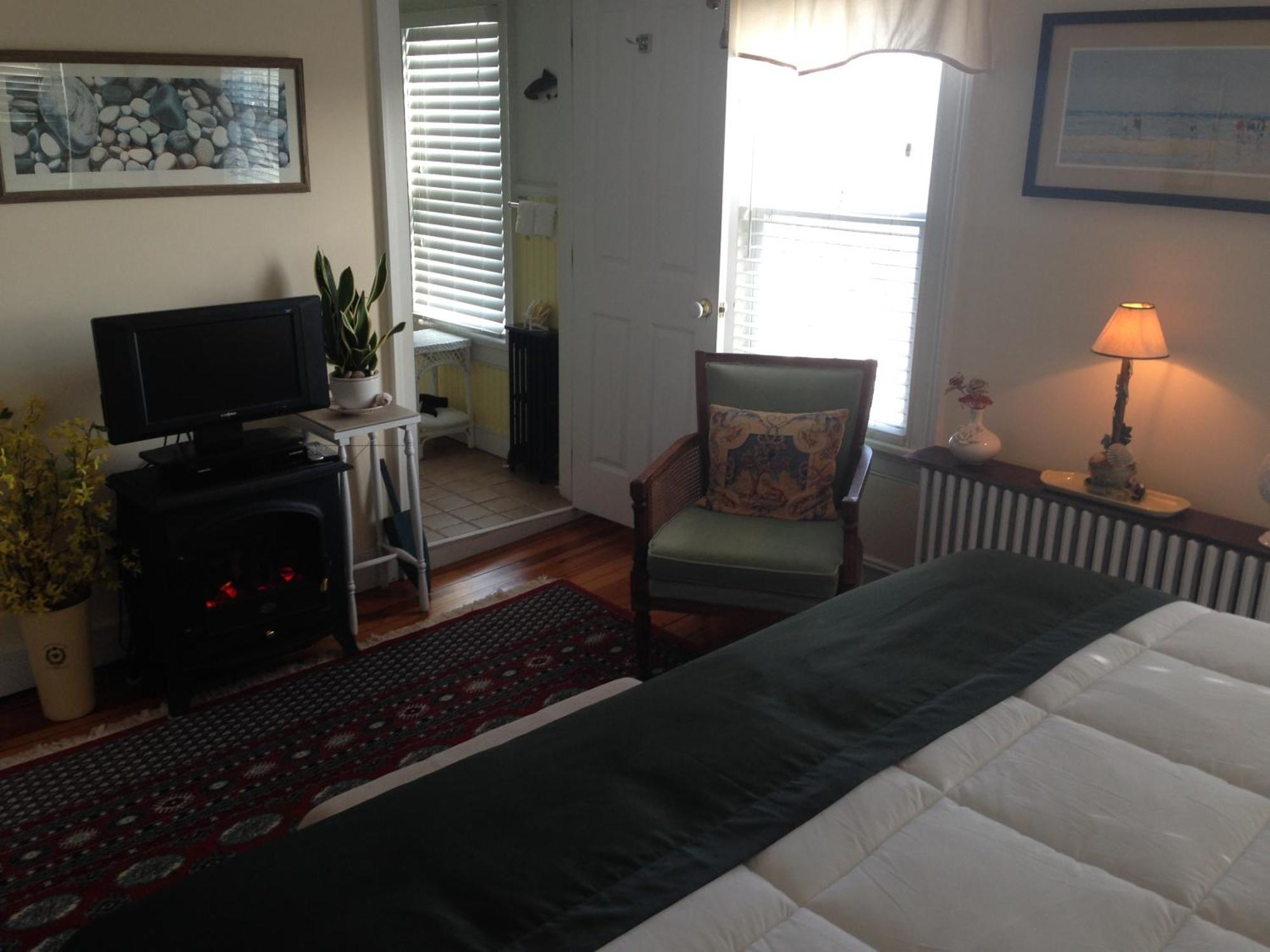 Shelter Island Room King Waterfront