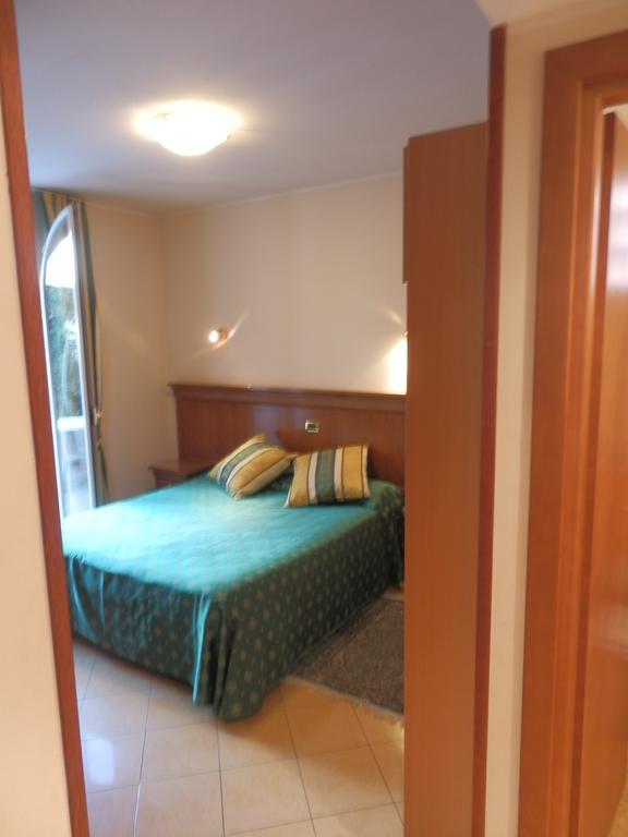 Double or Twin Room,702657463:JPEG