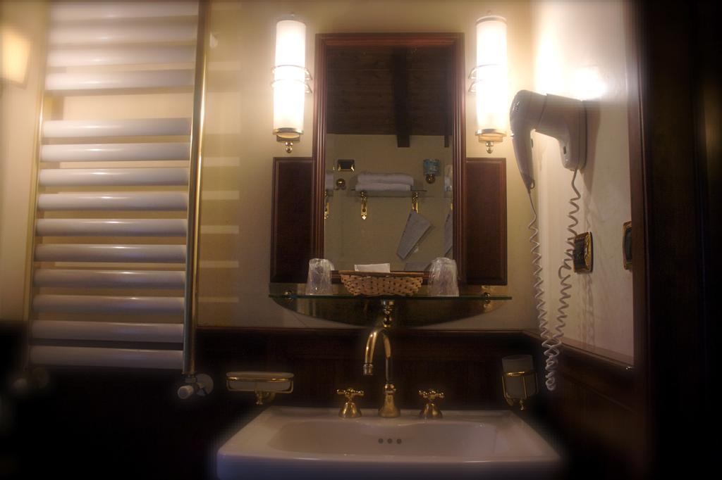 Twin Room Private Bathroom