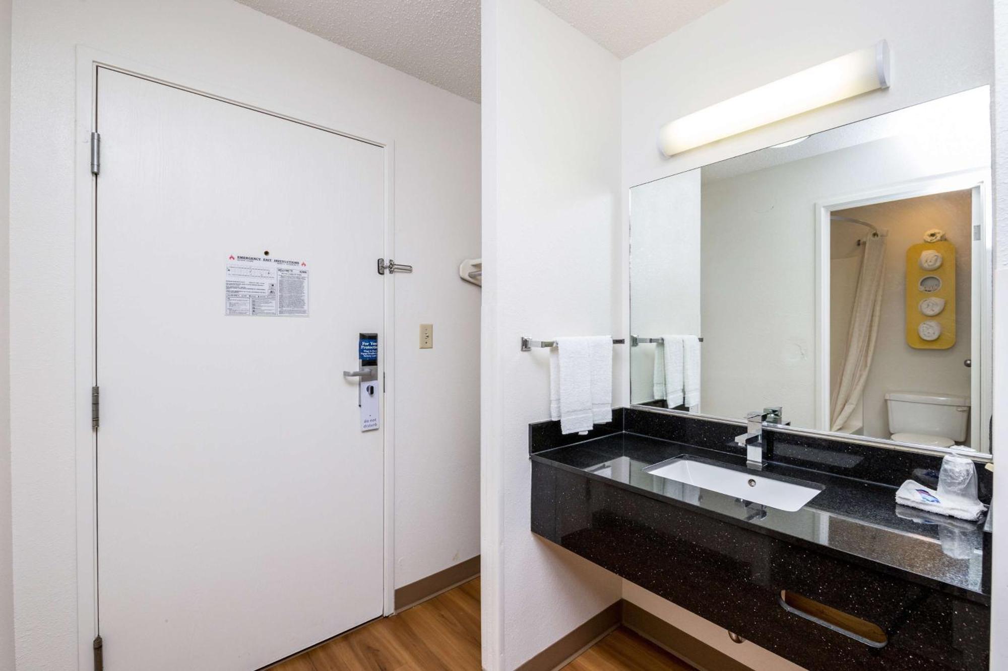 King Room - Disability Access - Non-Smoking